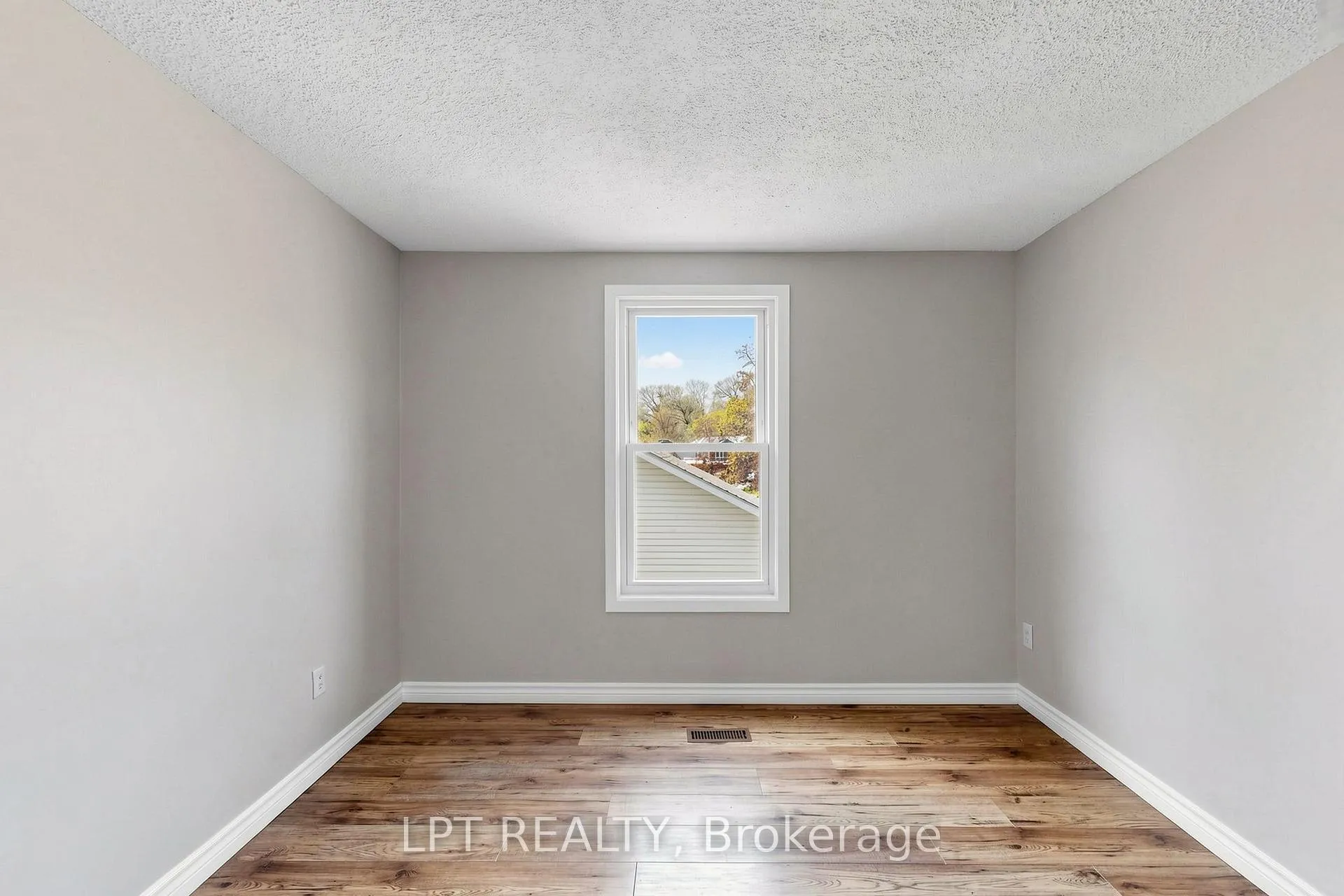 Photo 33 of Unit 32, 1055 Central Pk Boulevard N, Oshawa, Centennial — HOMEH