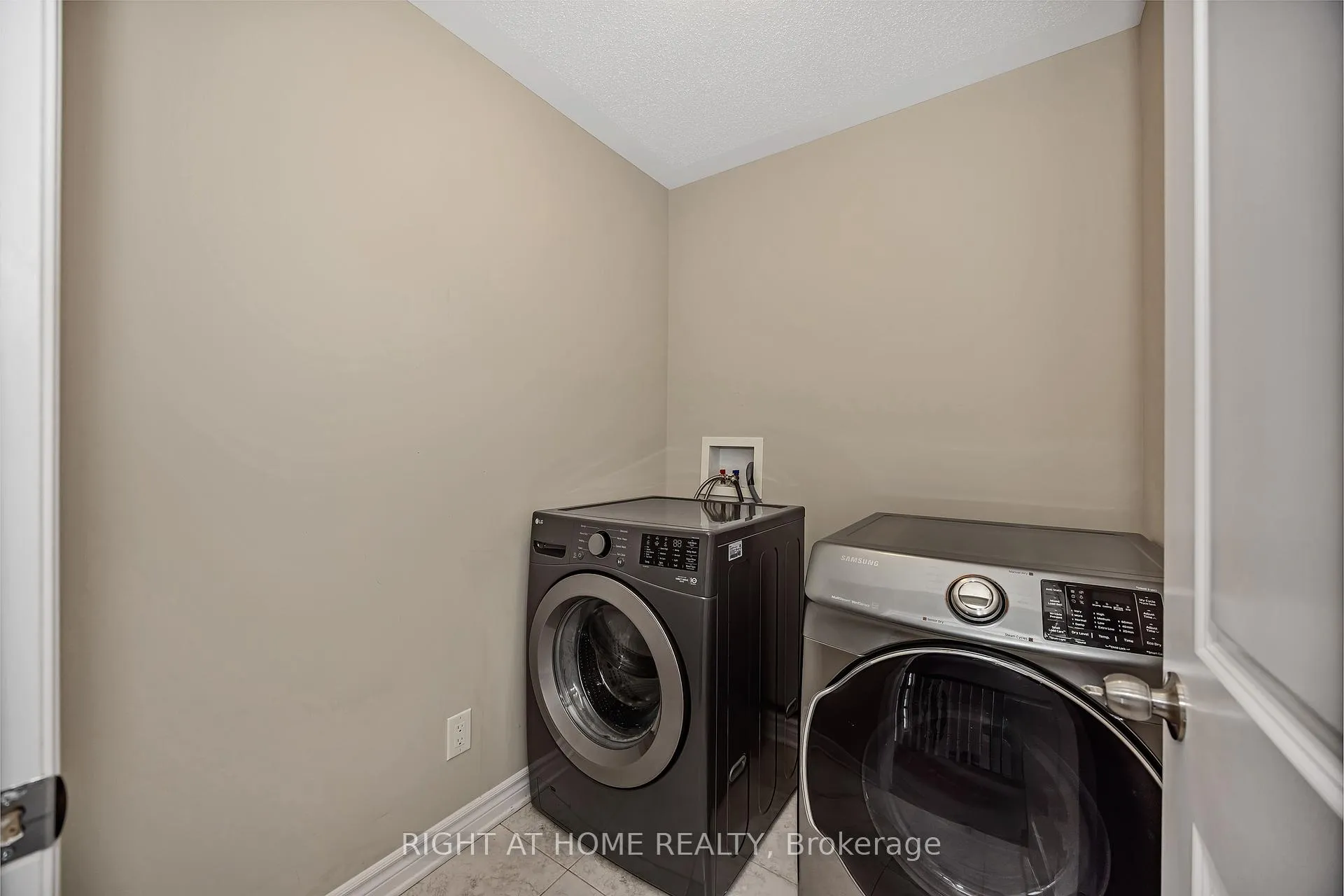 Photo 32 of 50 Boddington Street, Ottawa, Barrhaven - Half Moon Bay — HOMEH