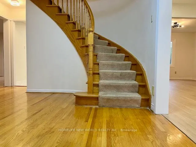 Photo 3 of 52 Fairholme Drive, Markham, Unionville — HOMEH