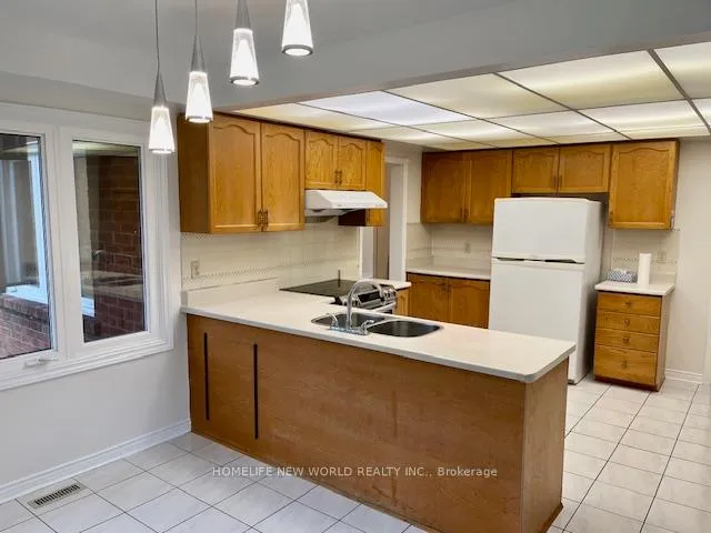 Photo 5 of 52 Fairholme Drive, Markham, Unionville — HOMEH