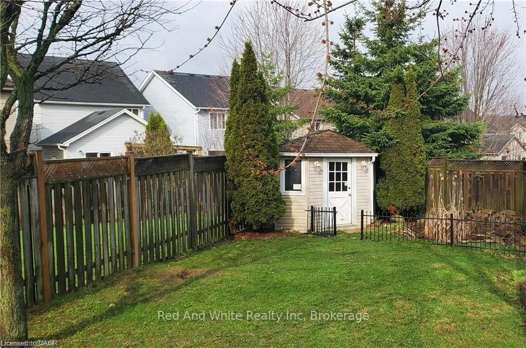 Photo 3 of 725 Paris Boulevard, Waterloo — HOMEH