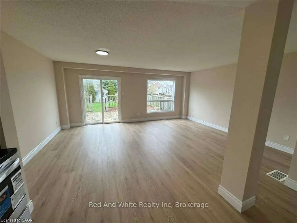 Photo 9 of 725 Paris Boulevard, Waterloo — HOMEH