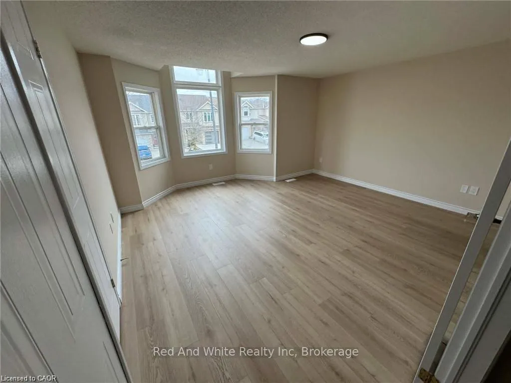Photo 14 of 725 Paris Boulevard, Waterloo — HOMEH