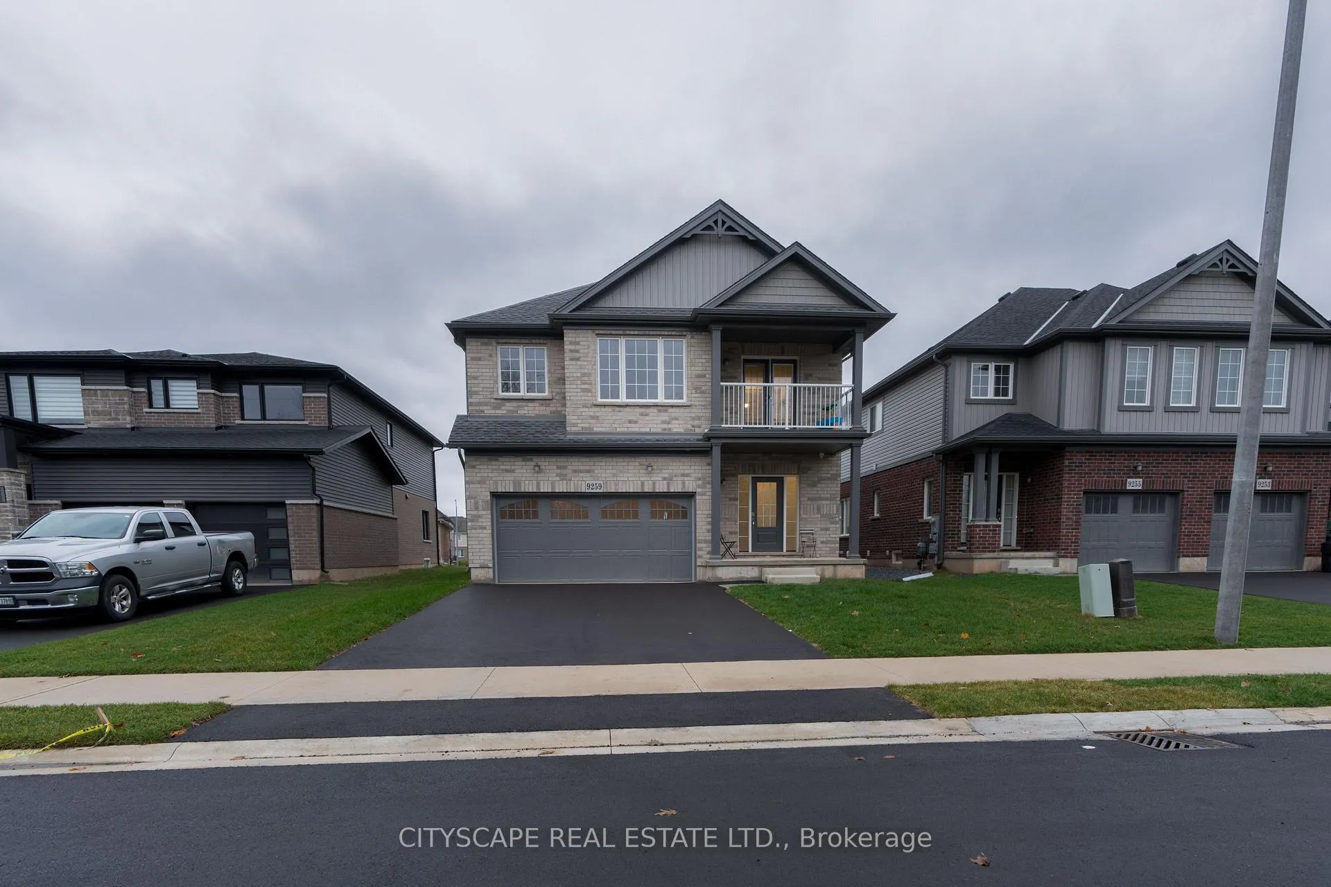 Photo 2 of 9259 White Oak Avenue, Niagara Falls, Lyons Creek — HOMEH
