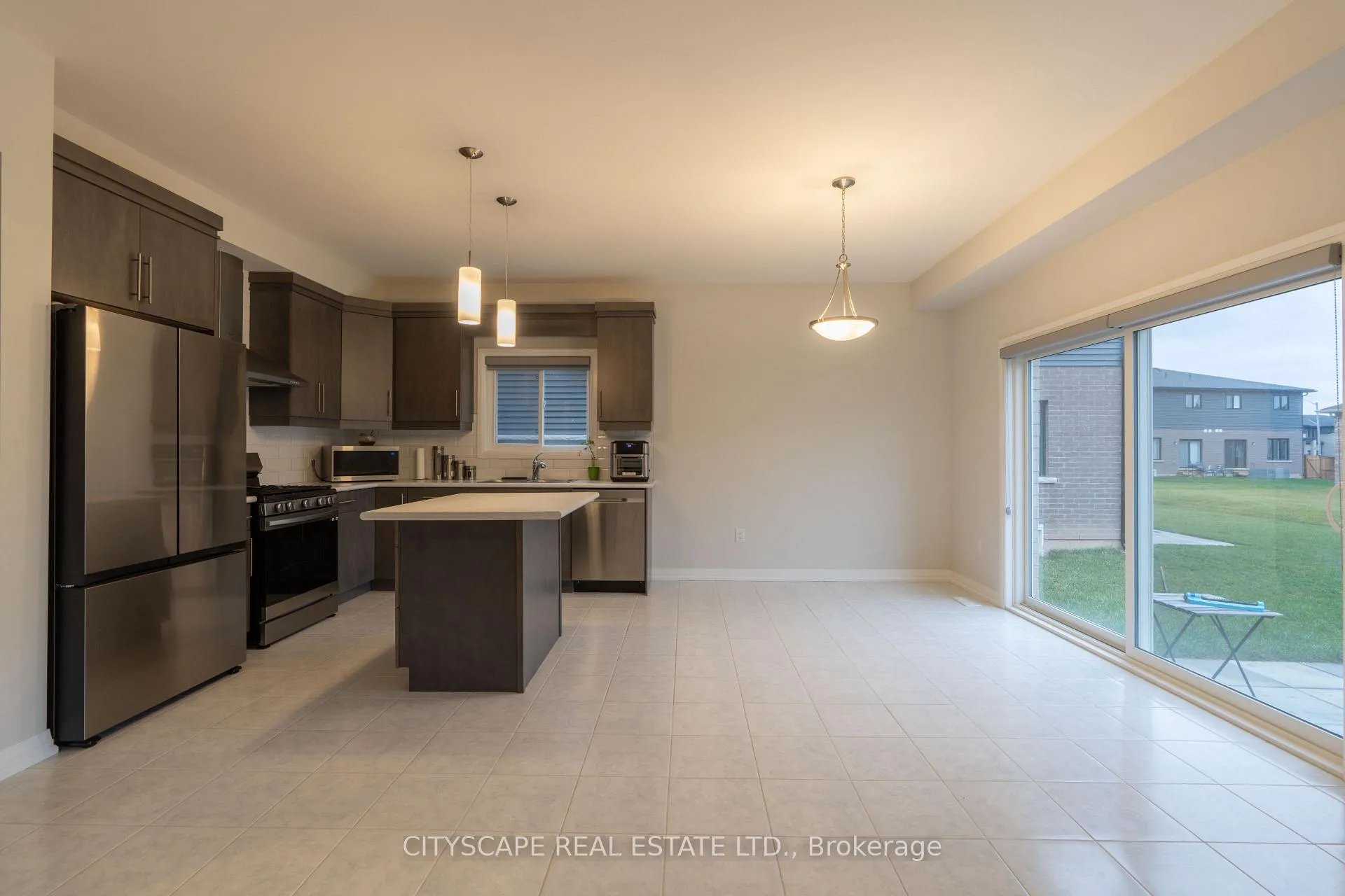 Photo 4 of 9259 White Oak Avenue, Niagara Falls, Lyons Creek — HOMEH