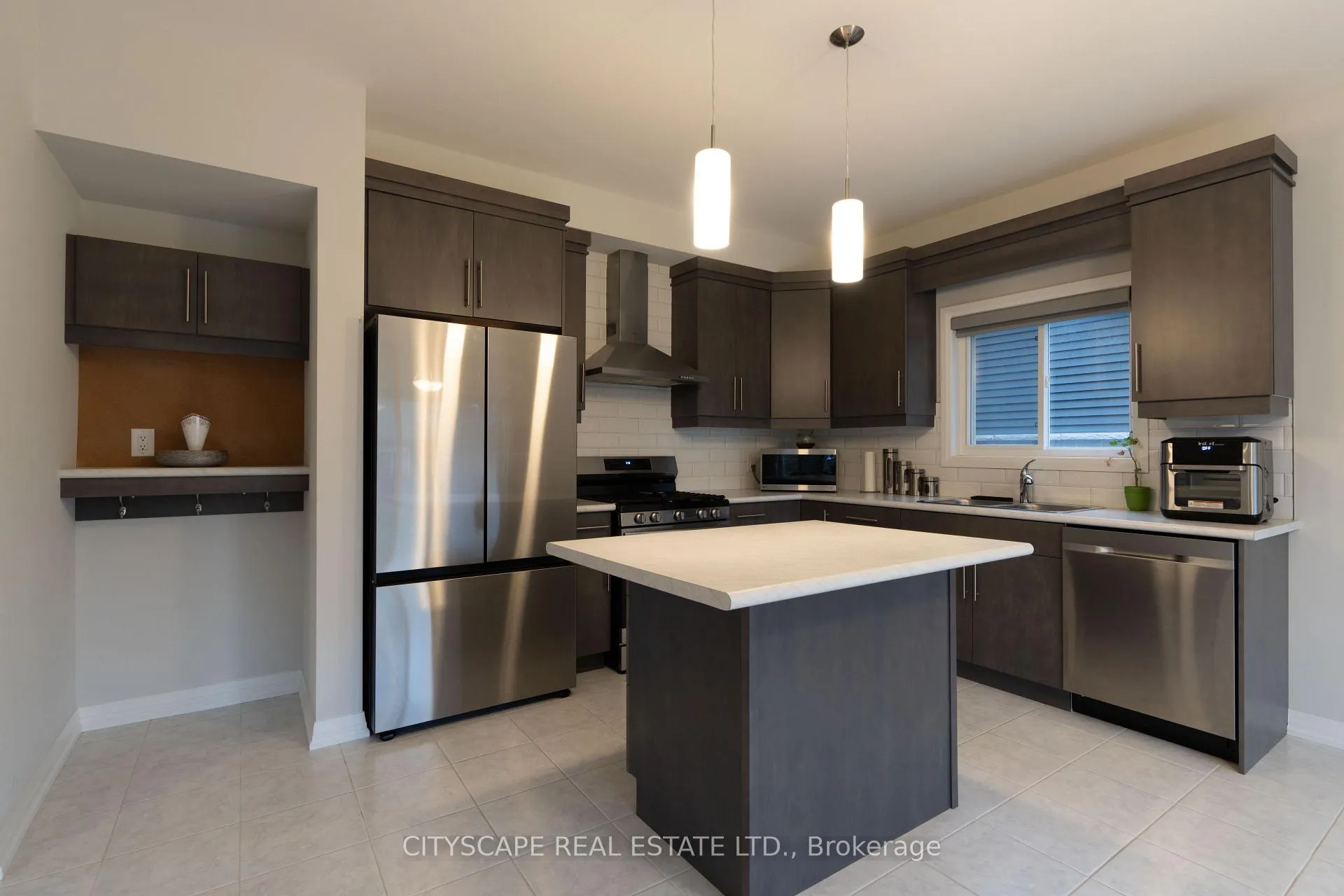 Photo 6 of 9259 White Oak Avenue, Niagara Falls, Lyons Creek — HOMEH