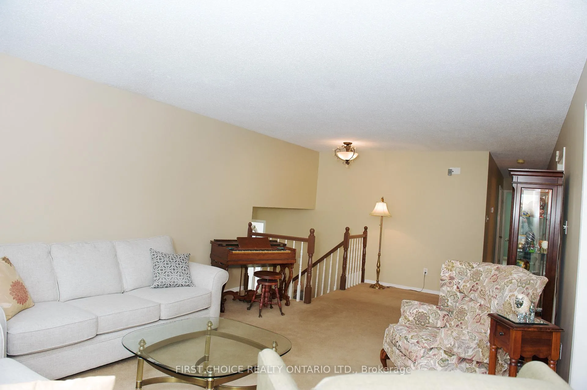 Photo 12 of 13 Queenston Drive, Ottawa, Richmond — HOMEH