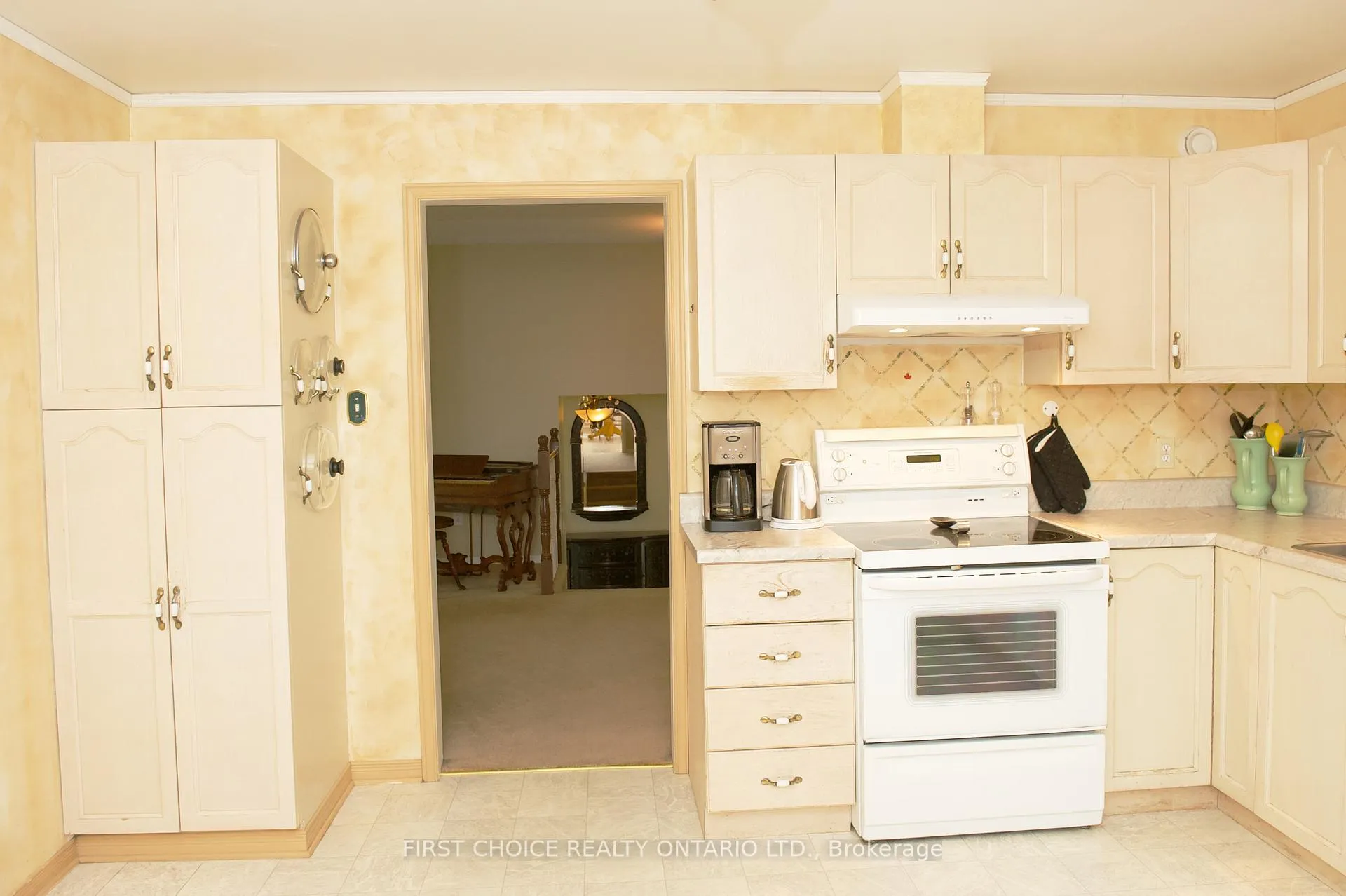 Photo 16 of 13 Queenston Drive, Ottawa, Richmond — HOMEH