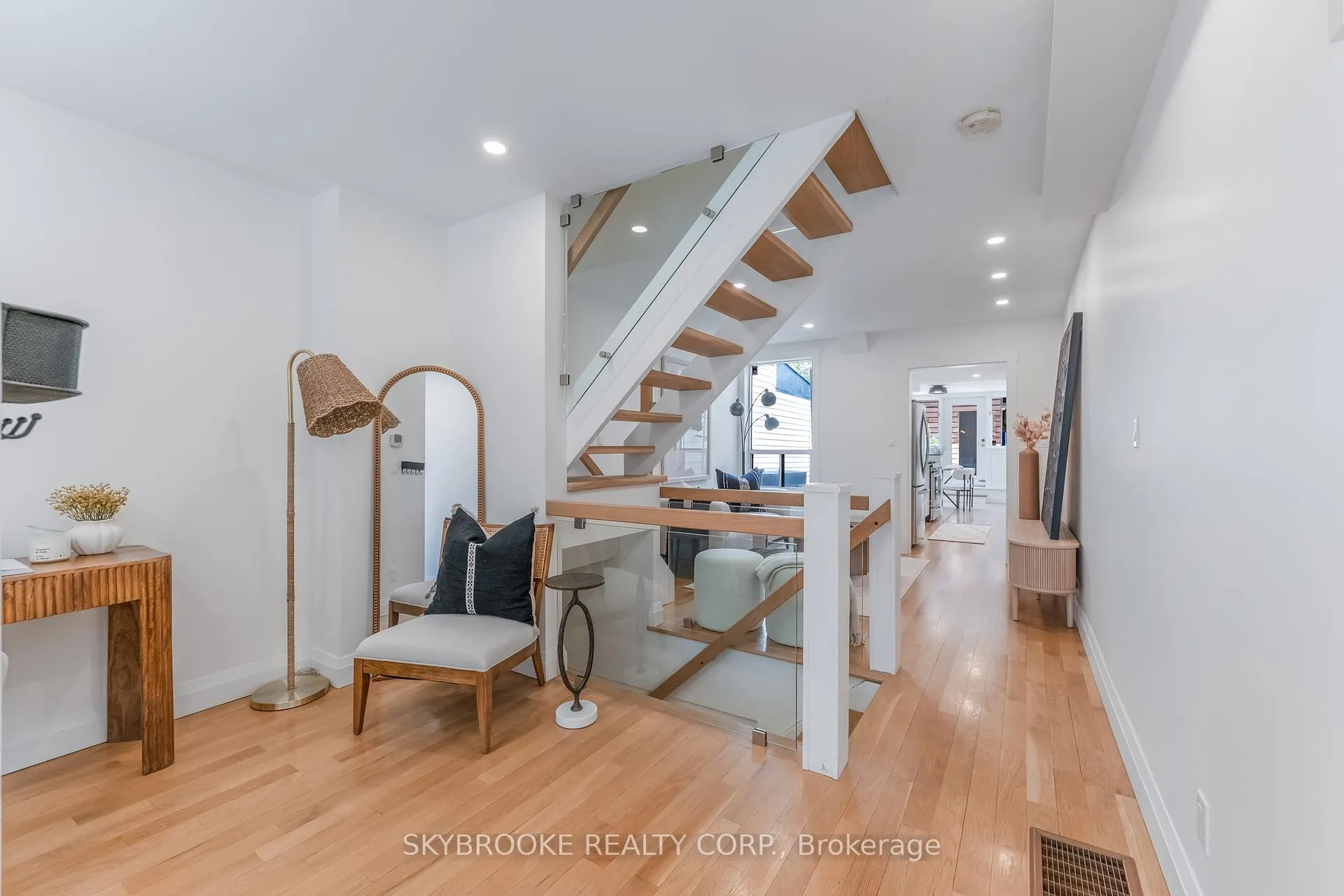 Photo 1 of 14 Whitaker Avenue, Toronto, Niagara — HOMEH