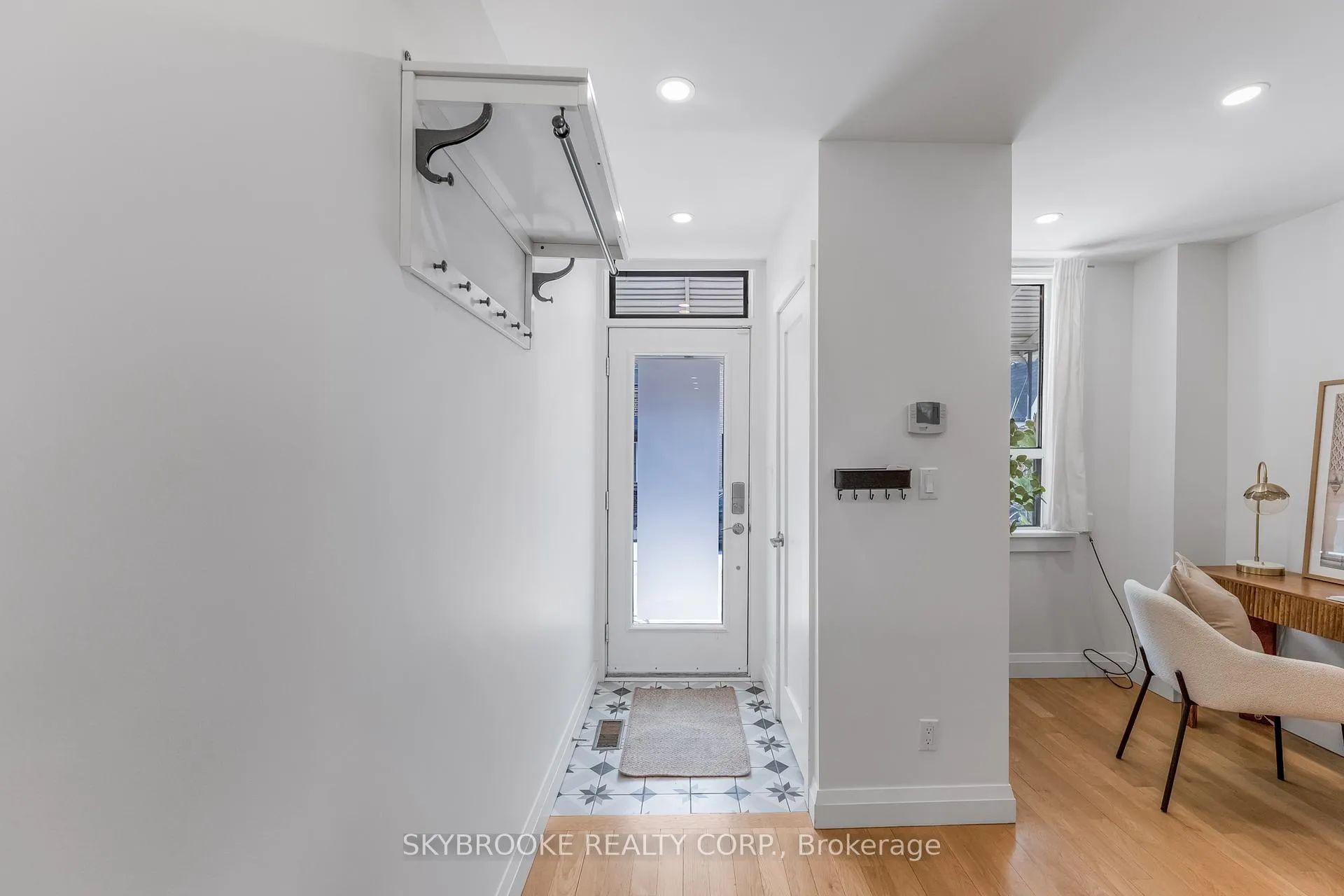 Photo 2 of 14 Whitaker Avenue, Toronto, Niagara — HOMEH