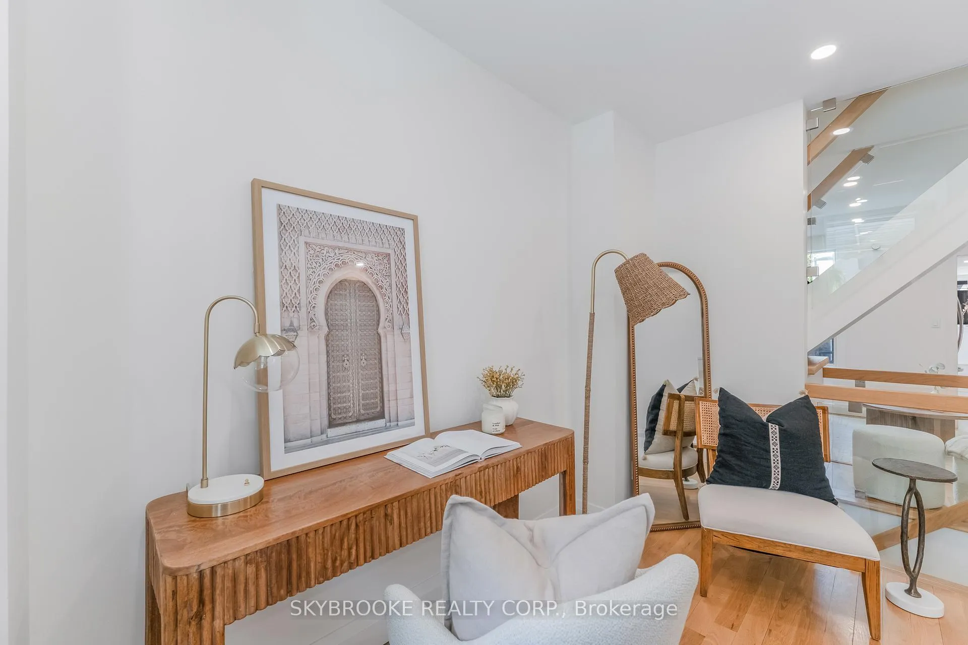 Photo 5 of 14 Whitaker Avenue, Toronto, Niagara — HOMEH