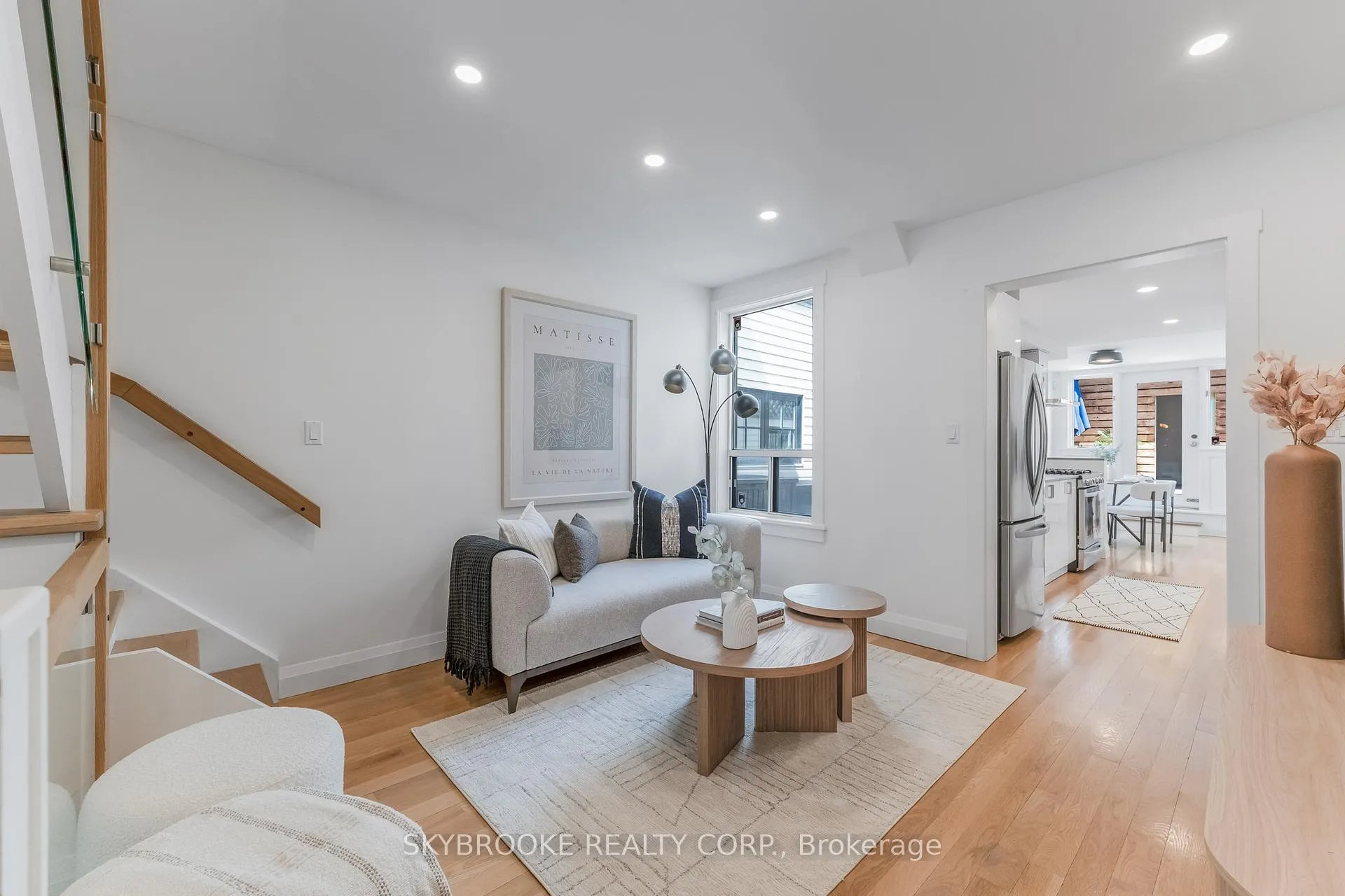 Photo 6 of 14 Whitaker Avenue, Toronto, Niagara — HOMEH