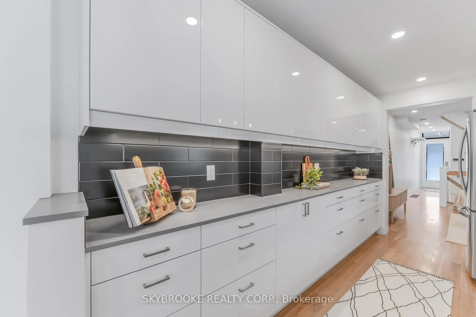 Photo 14 of 14 Whitaker Avenue, Toronto, Niagara — HOMEH