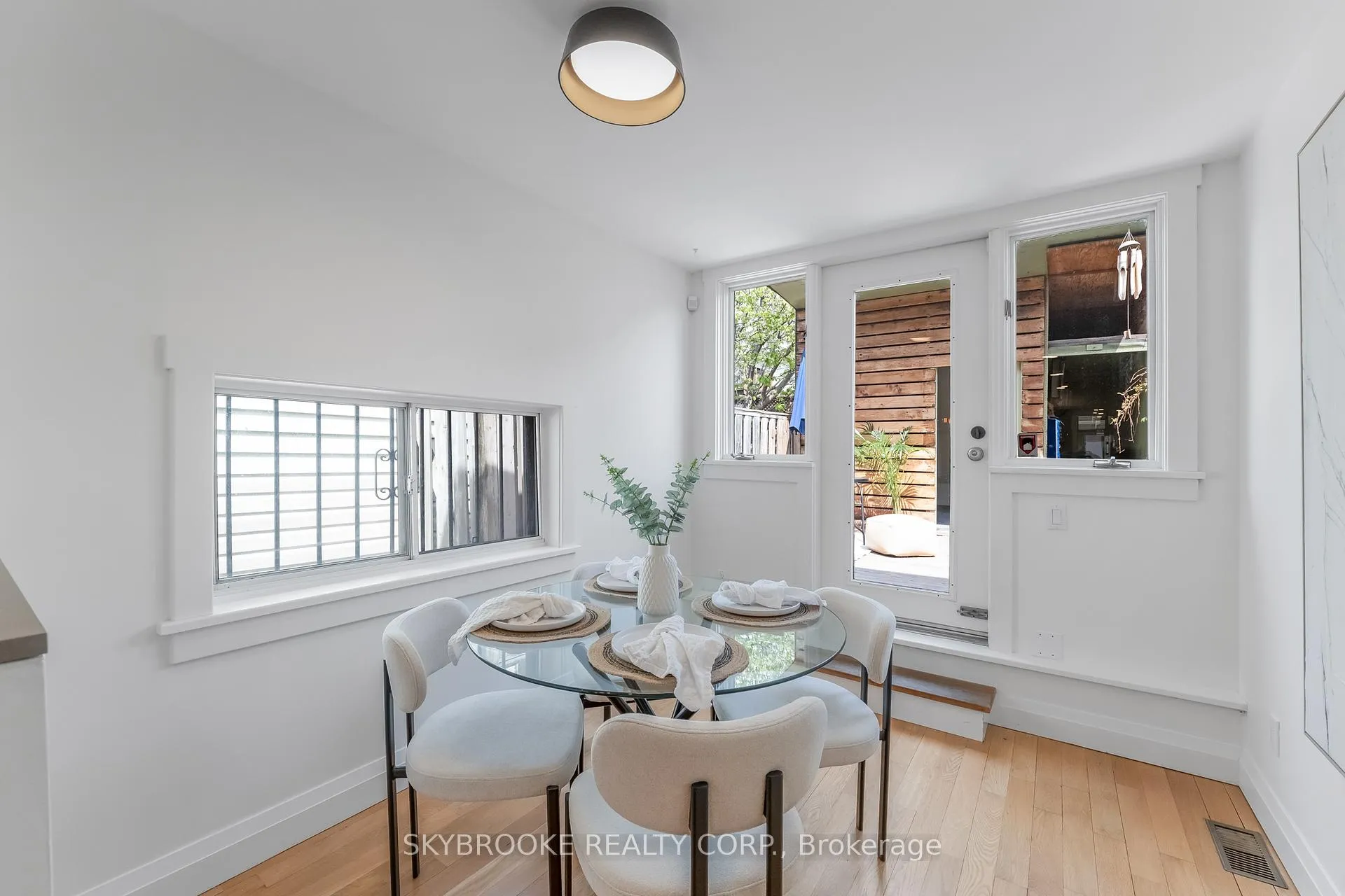 Photo 16 of 14 Whitaker Avenue, Toronto, Niagara — HOMEH