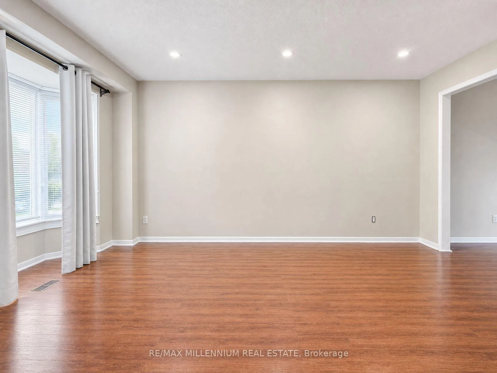 Photo 4 of 668 Amaretto Avenue, Pickering, Amberlea — HOMEH