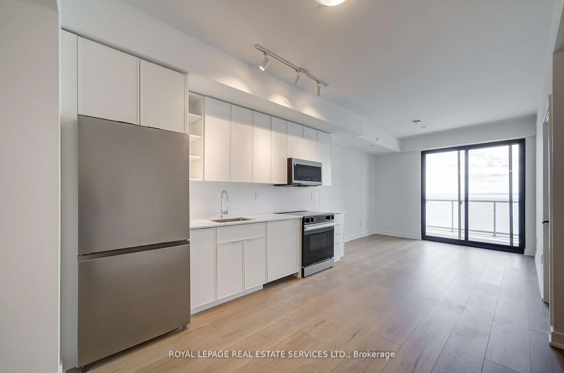 Photo 9 of Unit 1406, 2075 Lakeshore Road, Burlington, Brant — HOMEH