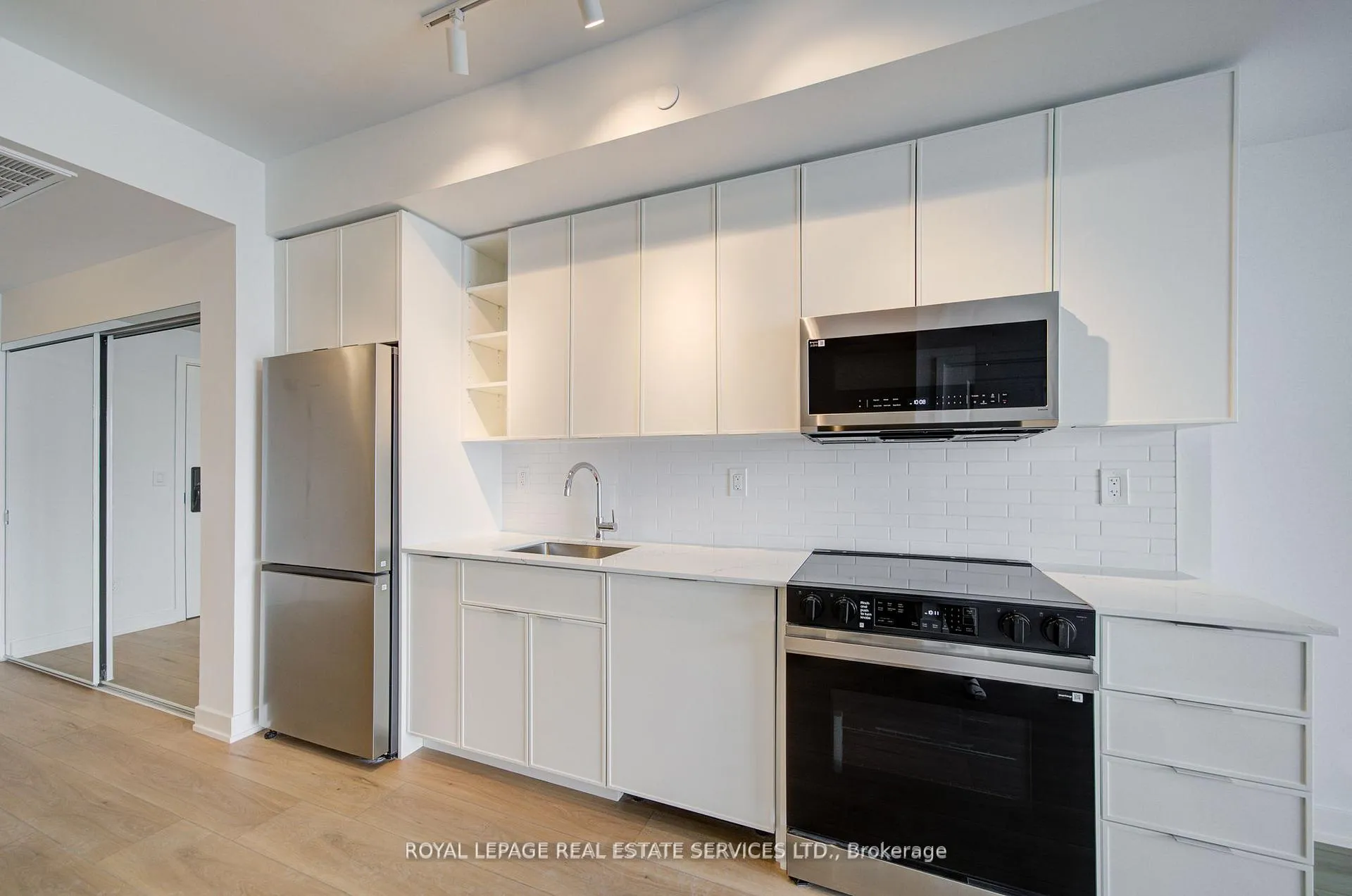 Photo 11 of Unit 1406, 2075 Lakeshore Road, Burlington, Brant — HOMEH