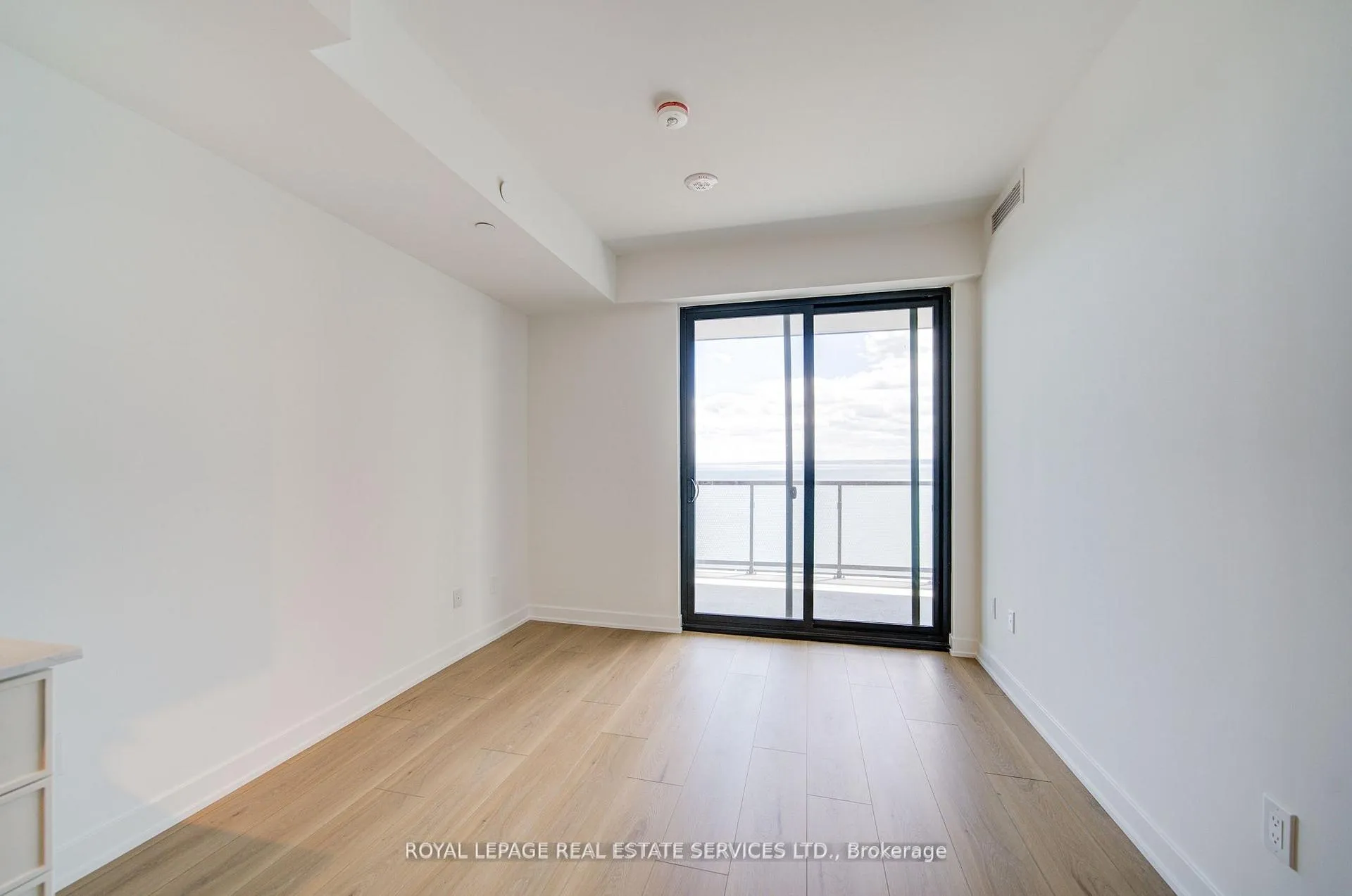Photo 12 of Unit 1406, 2075 Lakeshore Road, Burlington, Brant — HOMEH