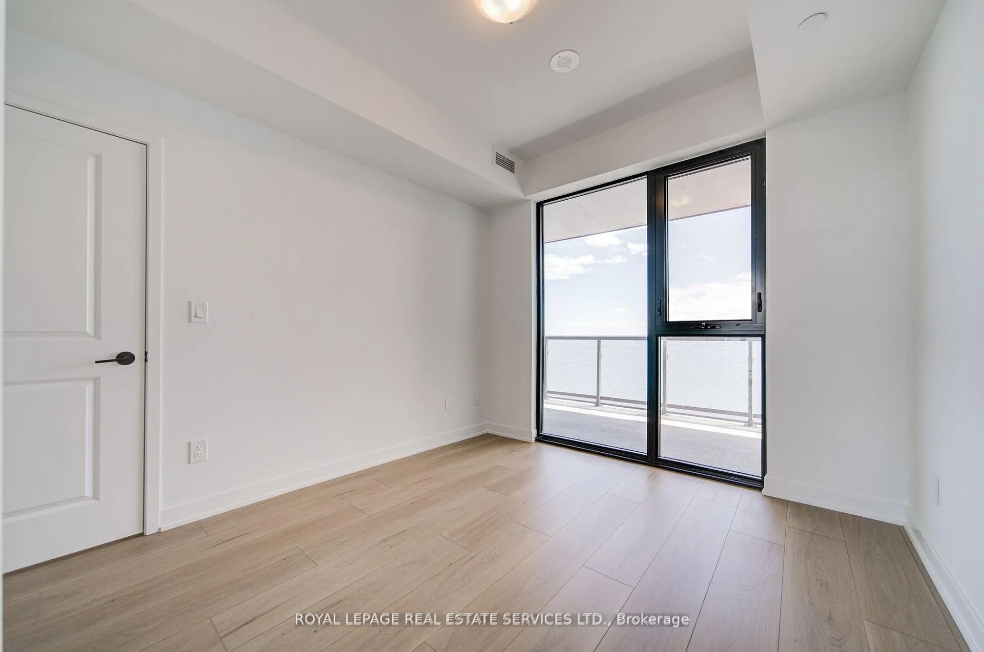 Photo 15 of Unit 1406, 2075 Lakeshore Road, Burlington, Brant — HOMEH