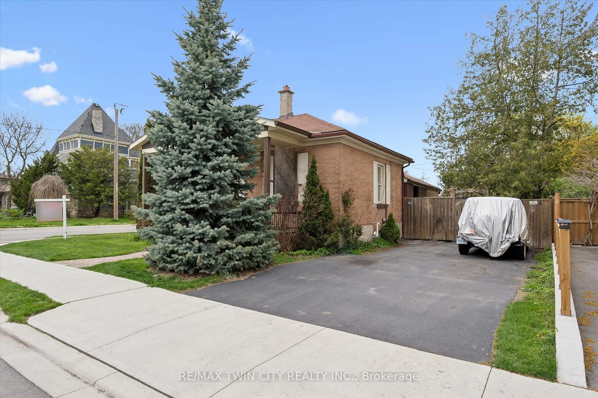 Photo 3 of 27 Roseview Avenue, Cambridge, City Core/Wellington — HOMEH