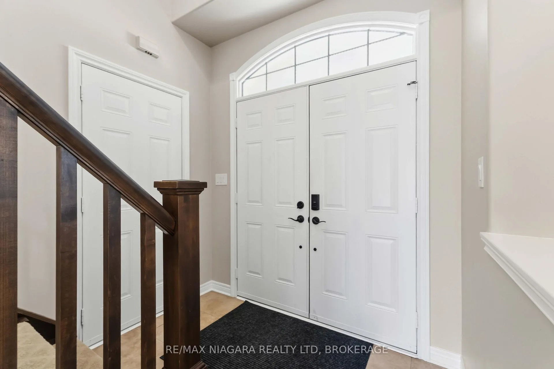 Photo 2 of 6875 Parkside Road, Niagara Falls, Forestview — HOMEH