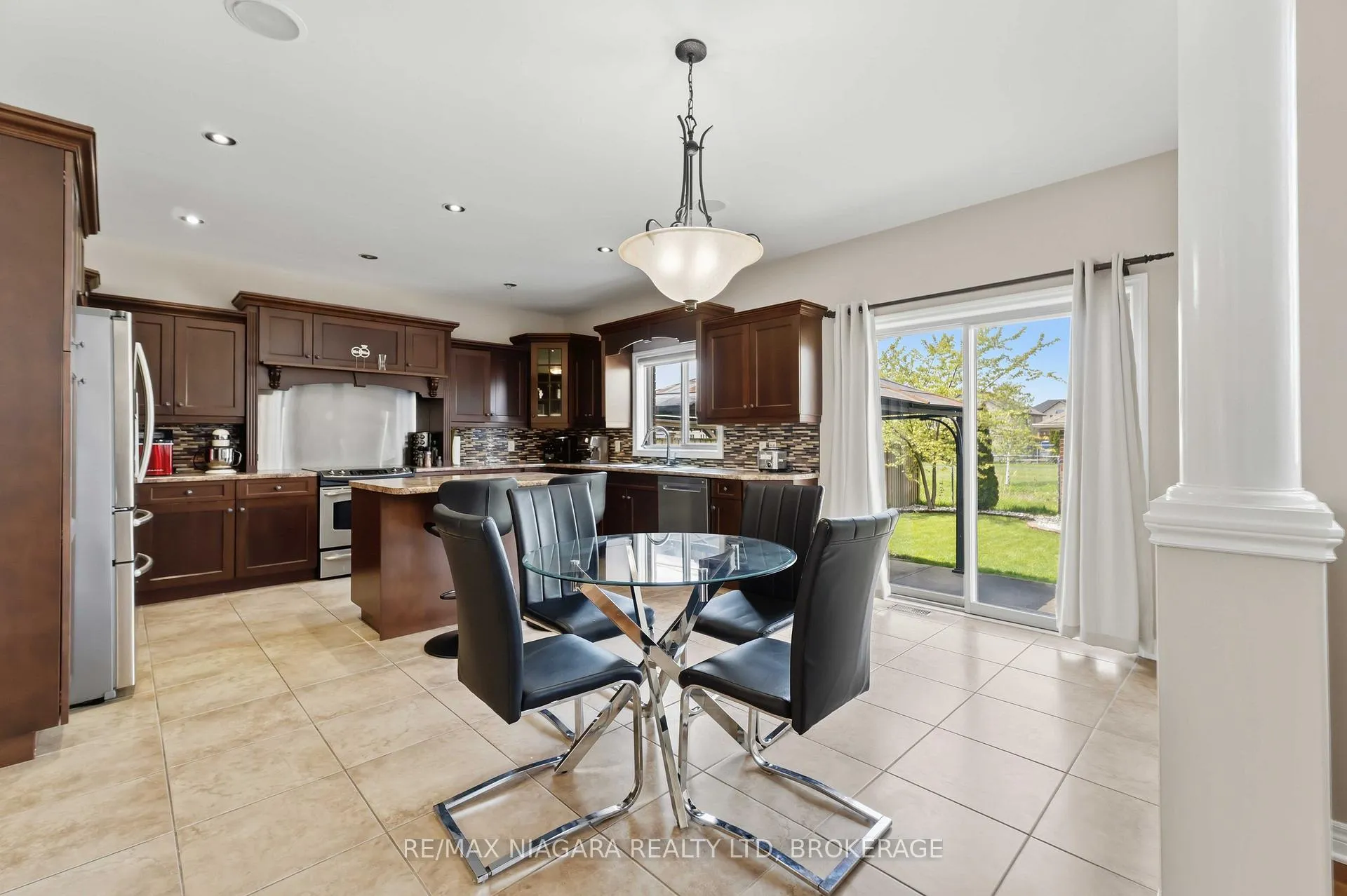 Photo 10 of 6875 Parkside Road, Niagara Falls, Forestview — HOMEH