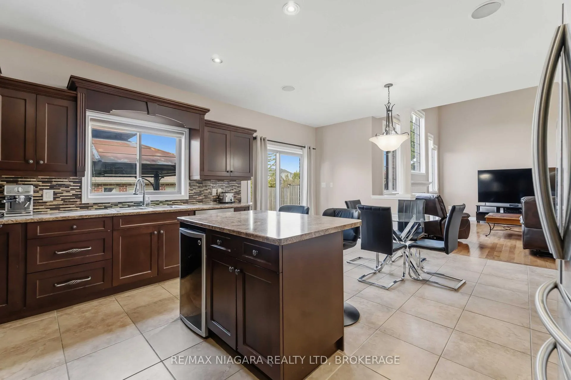 Photo 17 of 6875 Parkside Road, Niagara Falls, Forestview — HOMEH