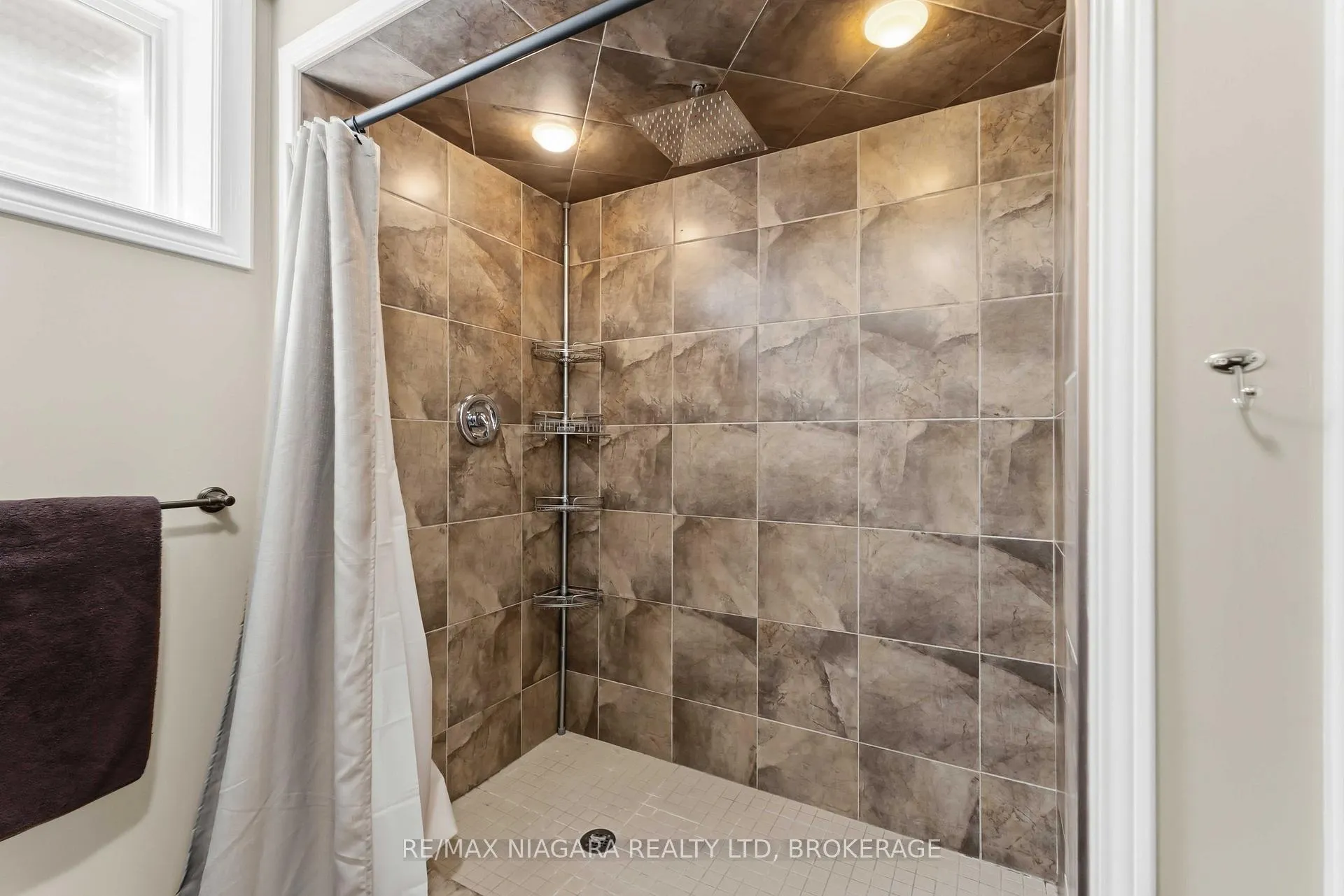 Photo 21 of 6875 Parkside Road, Niagara Falls, Forestview — HOMEH