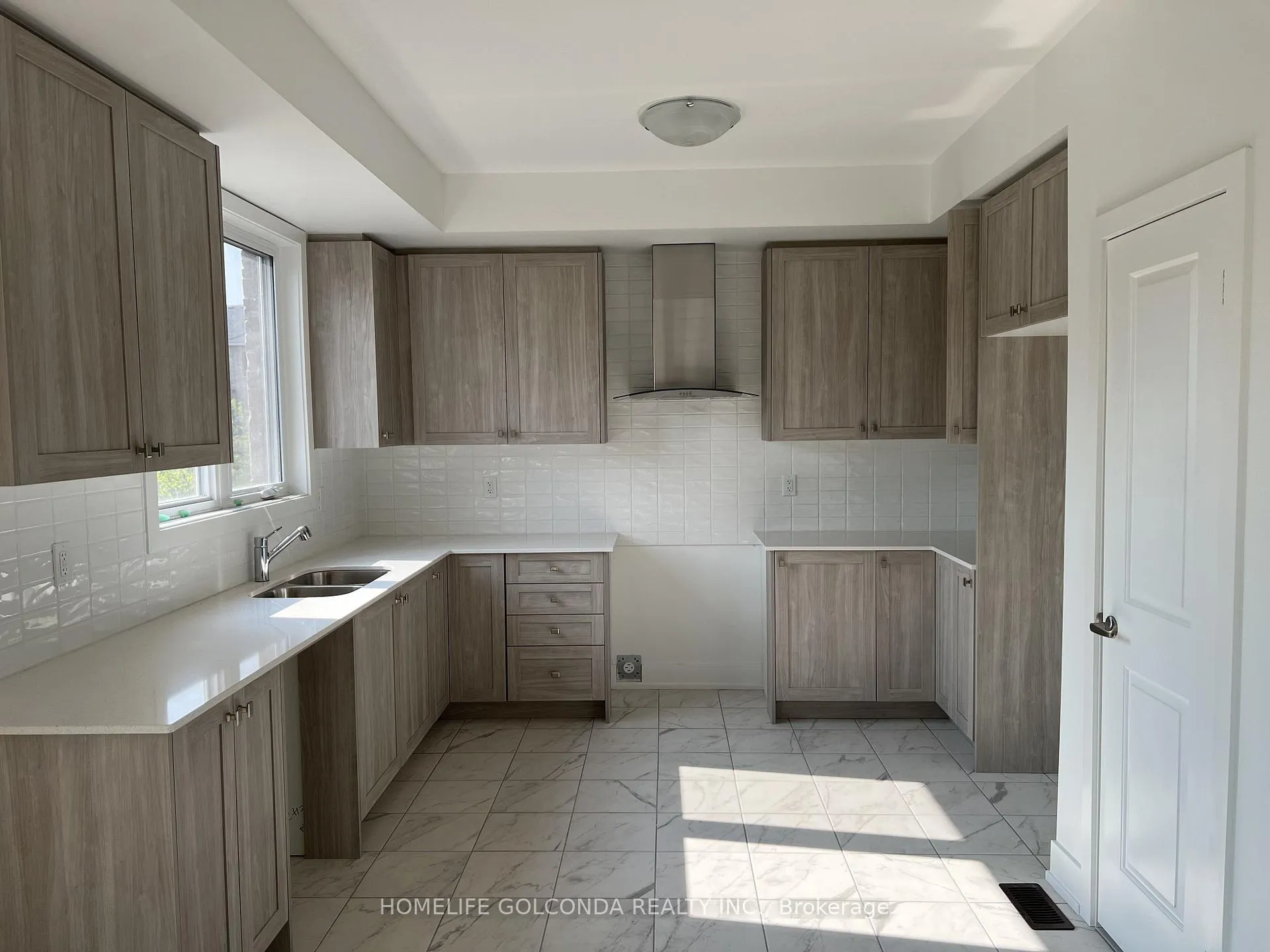 Photo 1 of 8 Sobczak Drive, Whitby, Port Whitby — HOMEH