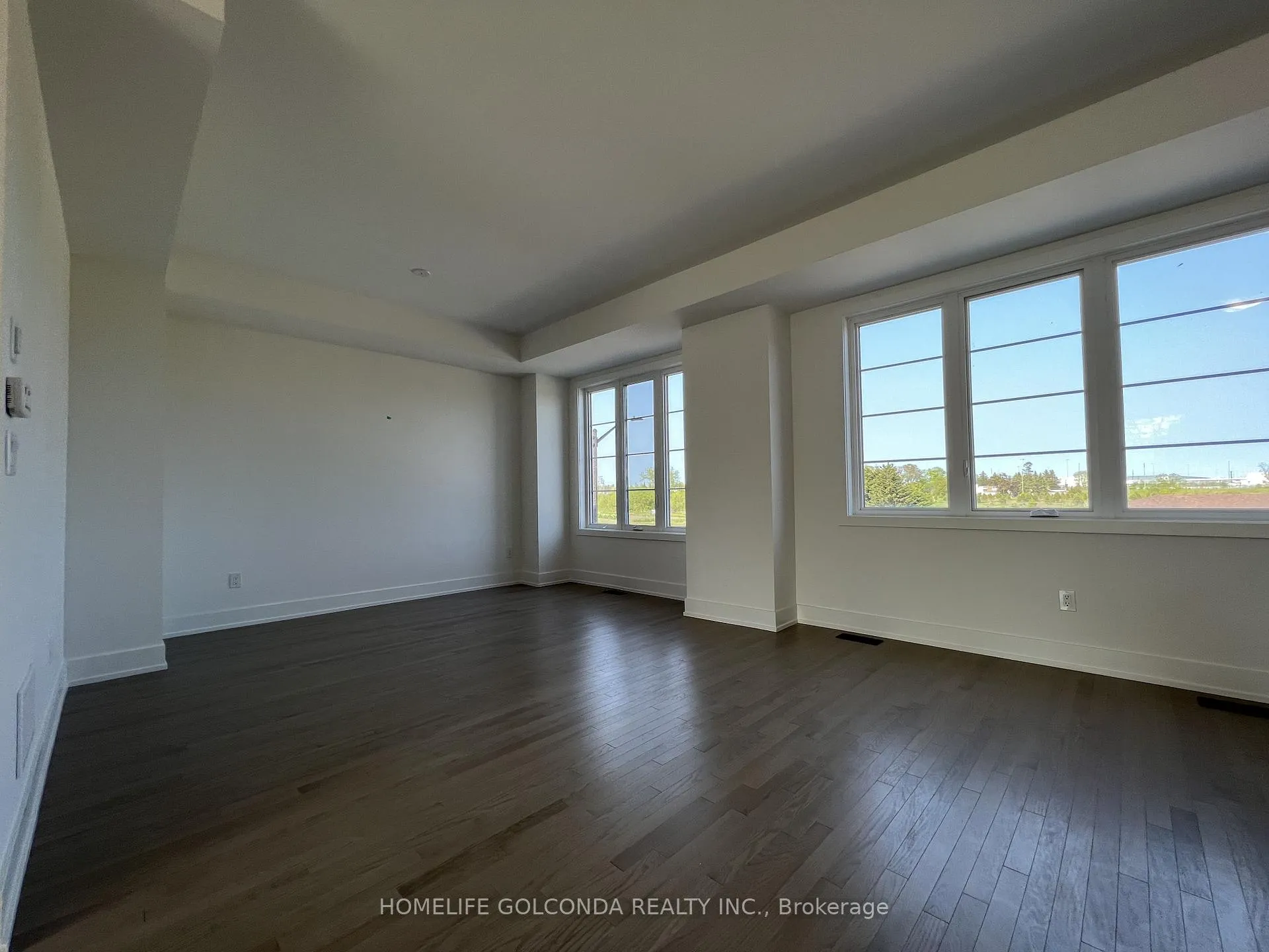 Photo 4 of 8 Sobczak Drive, Whitby, Port Whitby — HOMEH