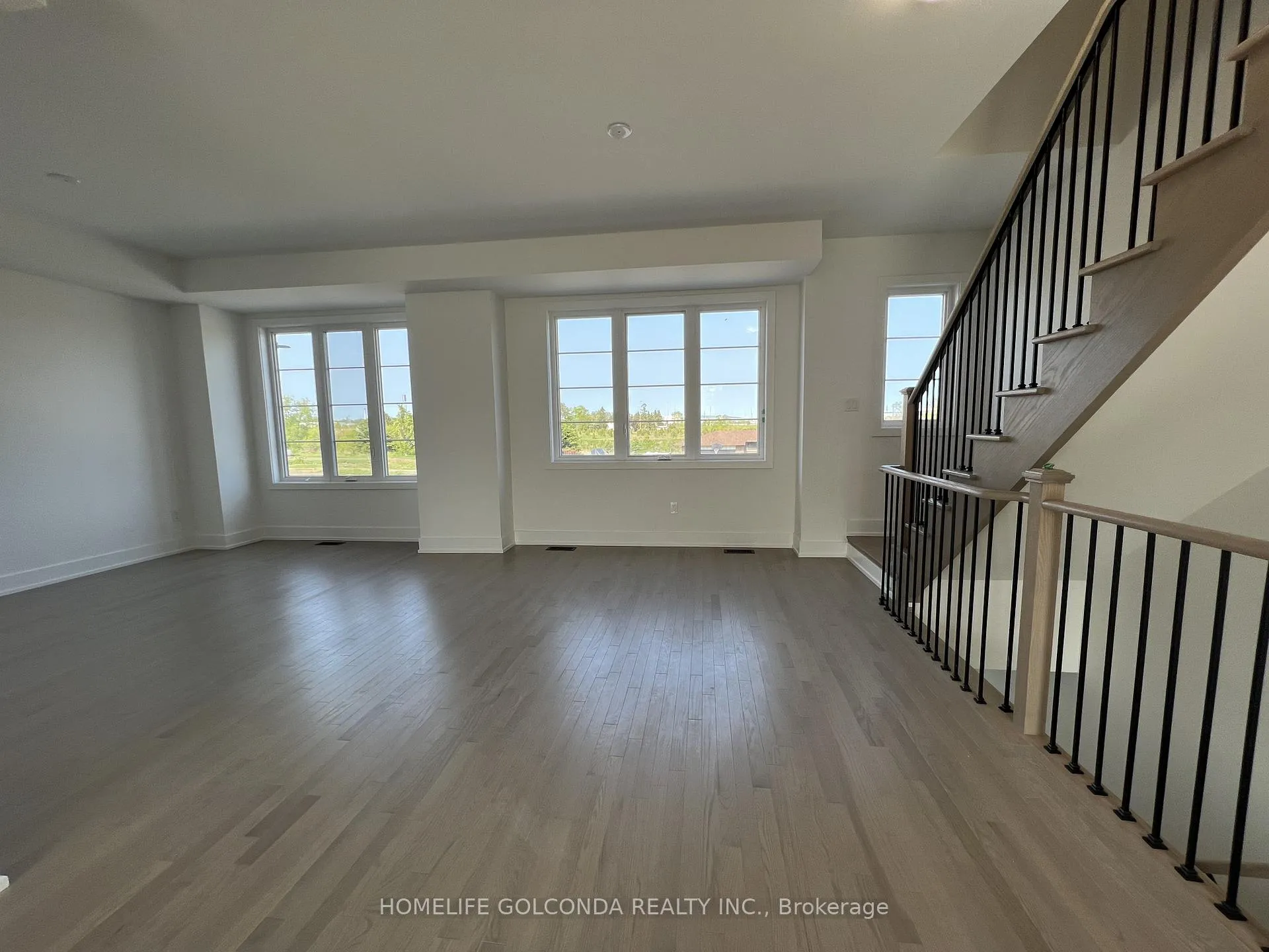 Photo 5 of 8 Sobczak Drive, Whitby, Port Whitby — HOMEH
