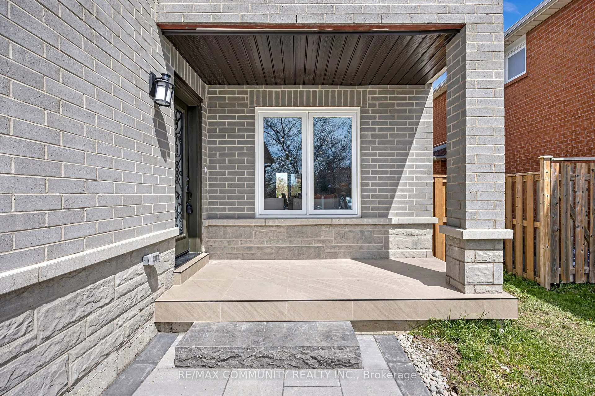 Photo 3 of 83 Kyla Crescent, Markham, Milliken Mills East — HOMEH