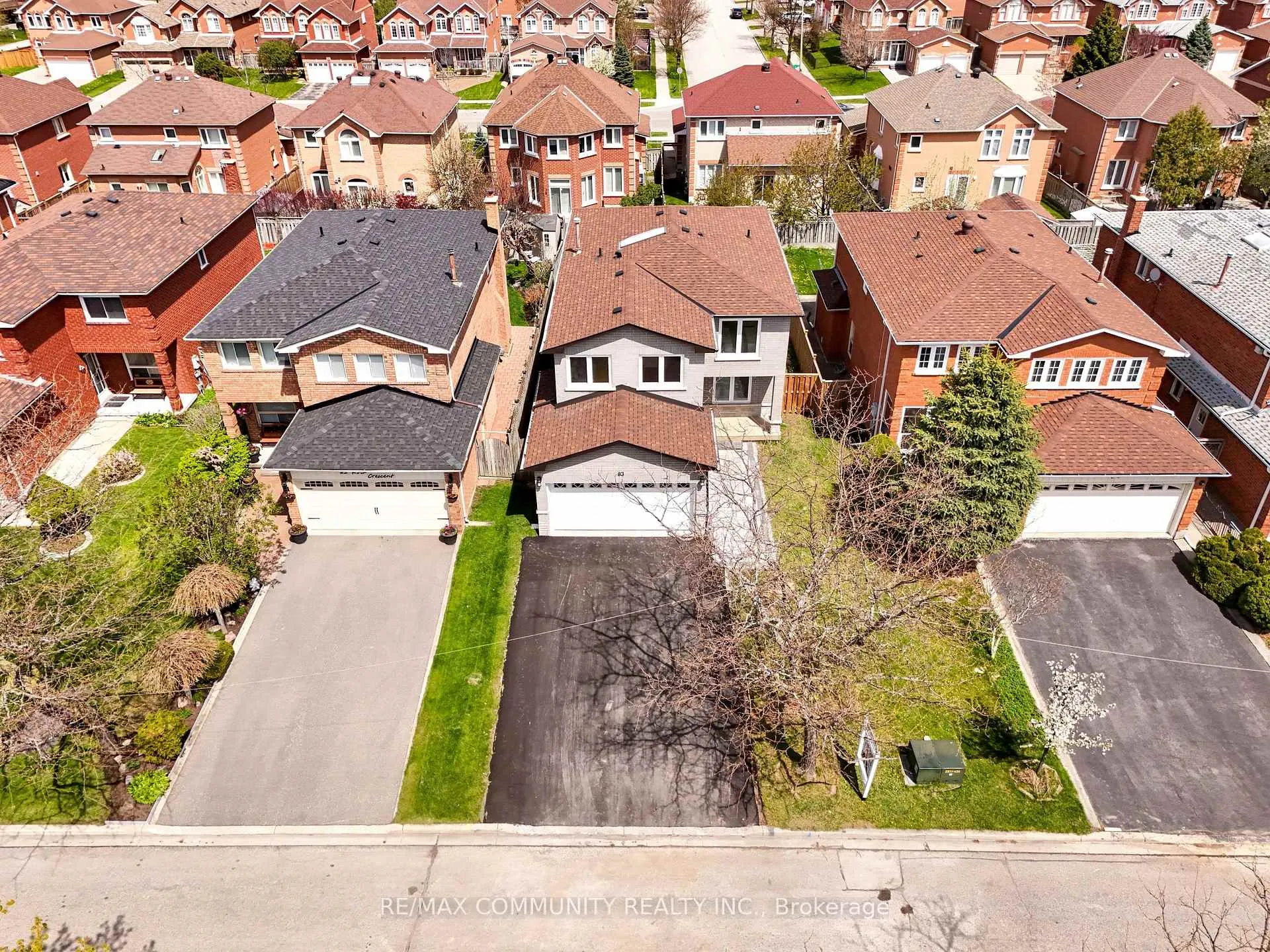 Photo 4 of 83 Kyla Crescent, Markham, Milliken Mills East — HOMEH