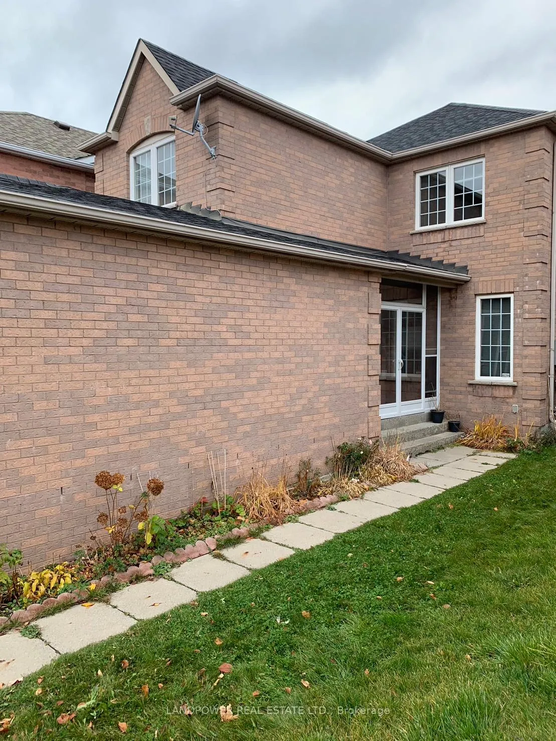 Photo 3 of 147 Cairncross Crescent S, Markham, Milliken Mills East — HOMEH