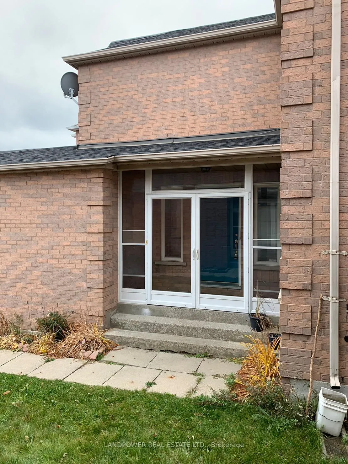 Photo 4 of 147 Cairncross Crescent S, Markham, Milliken Mills East — HOMEH