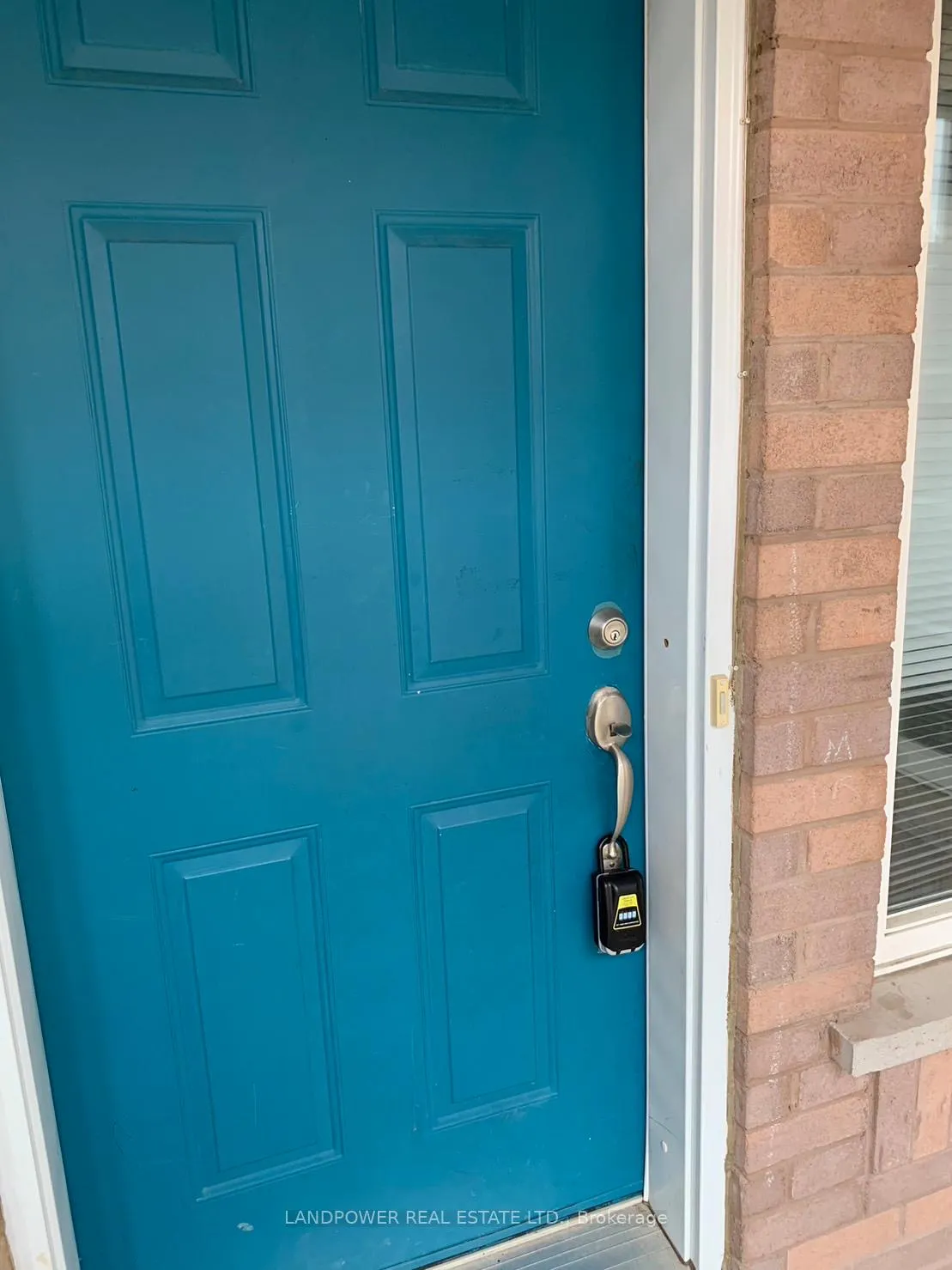 Photo 5 of 147 Cairncross Crescent S, Markham, Milliken Mills East — HOMEH