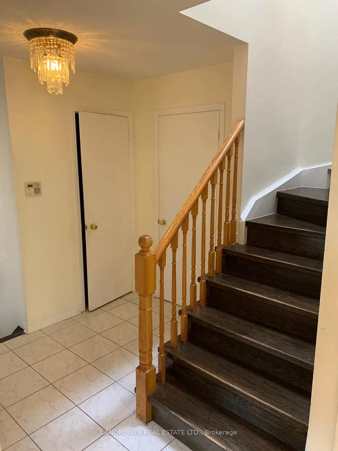 Photo 6 of 147 Cairncross Crescent S, Markham, Milliken Mills East — HOMEH