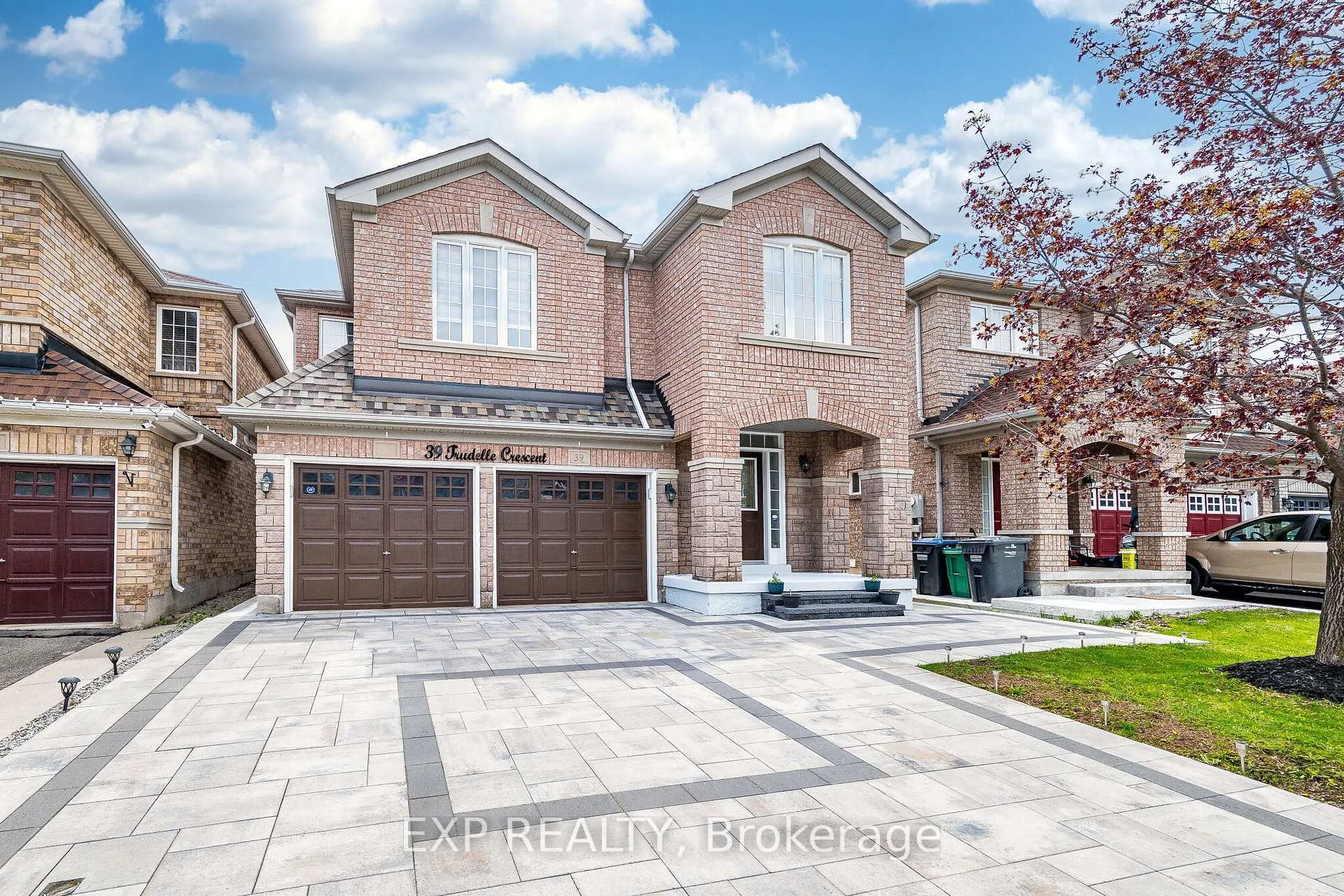 Photo 3 of 39 Trudelle Crescent, Brampton, Fletcher's Meadow — HOMEH