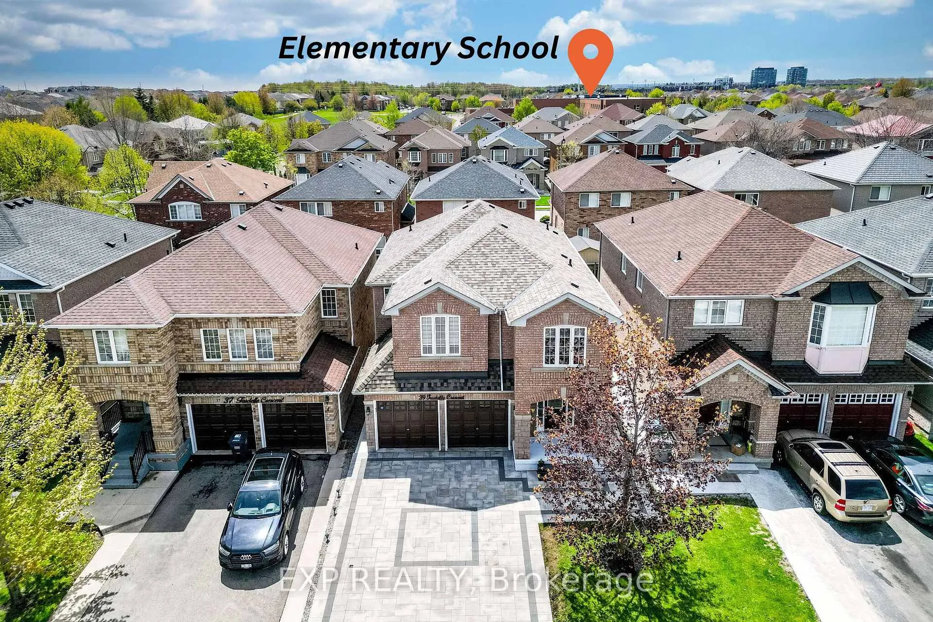 Photo 4 of 39 Trudelle Crescent, Brampton, Fletcher's Meadow — HOMEH