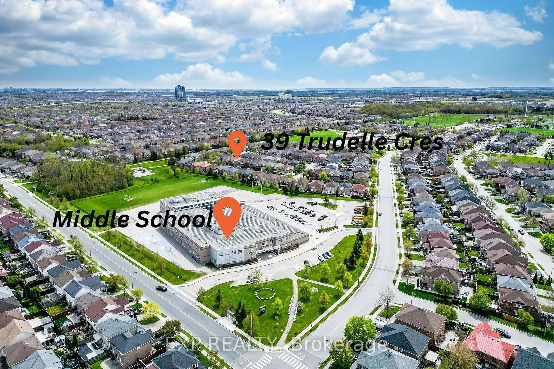 Photo 5 of 39 Trudelle Crescent, Brampton, Fletcher's Meadow — HOMEH