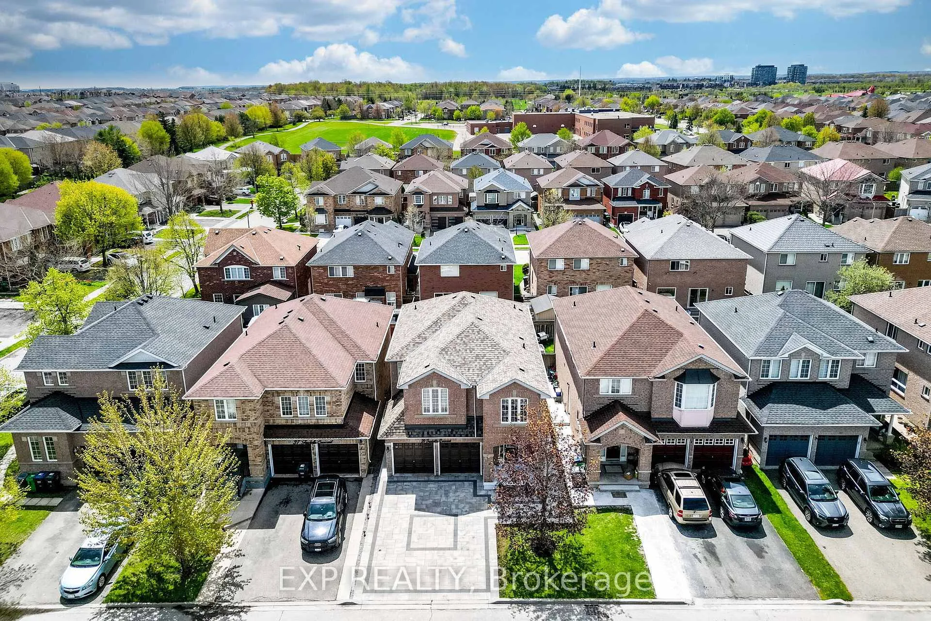 Photo 6 of 39 Trudelle Crescent, Brampton, Fletcher's Meadow — HOMEH