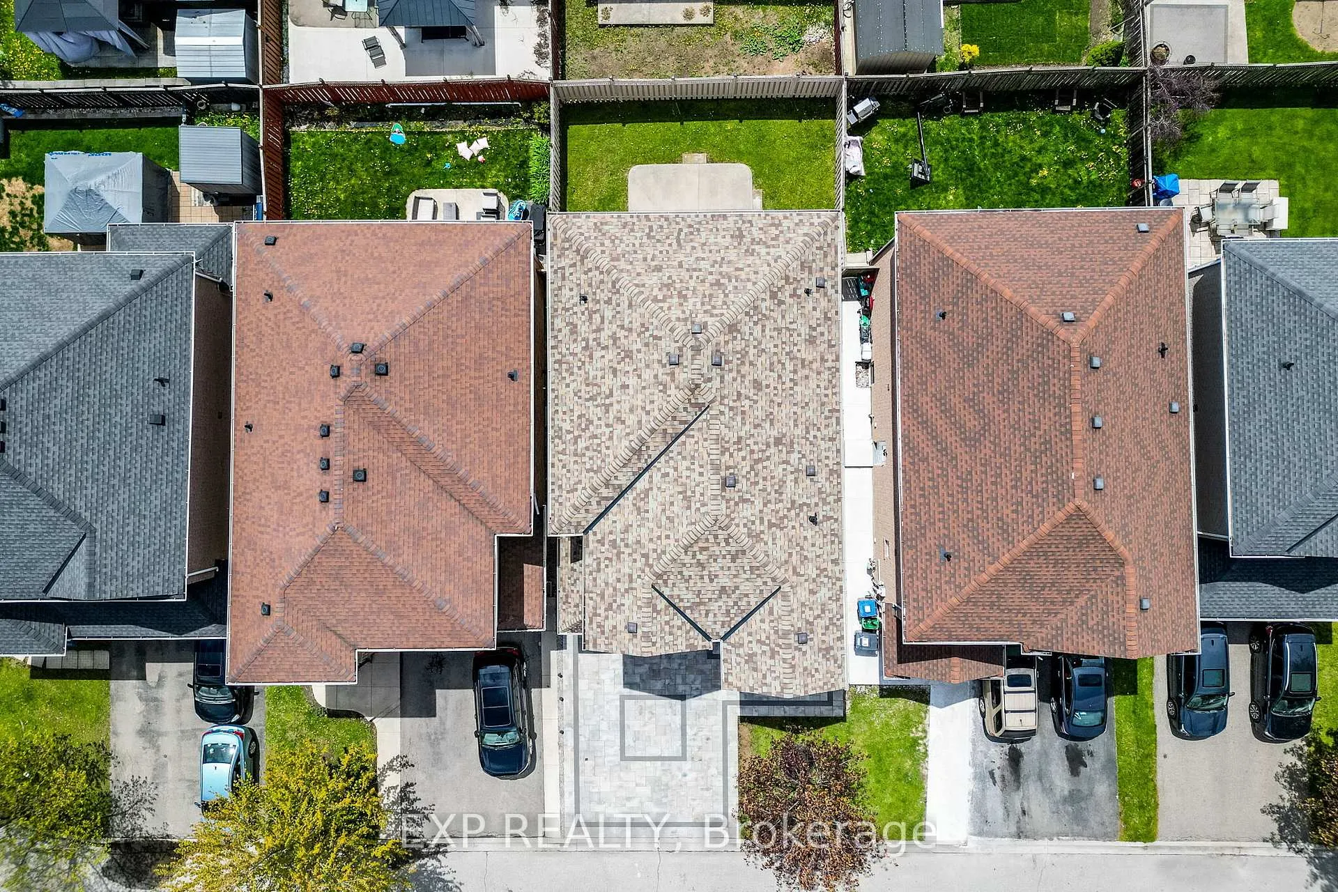 Photo 8 of 39 Trudelle Crescent, Brampton, Fletcher's Meadow — HOMEH