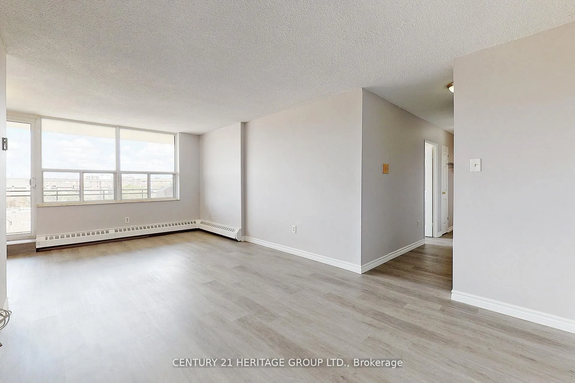 Photo 5 of Unit 609, 180 Dudley Avenue, Markham, Thornhill — HOMEH