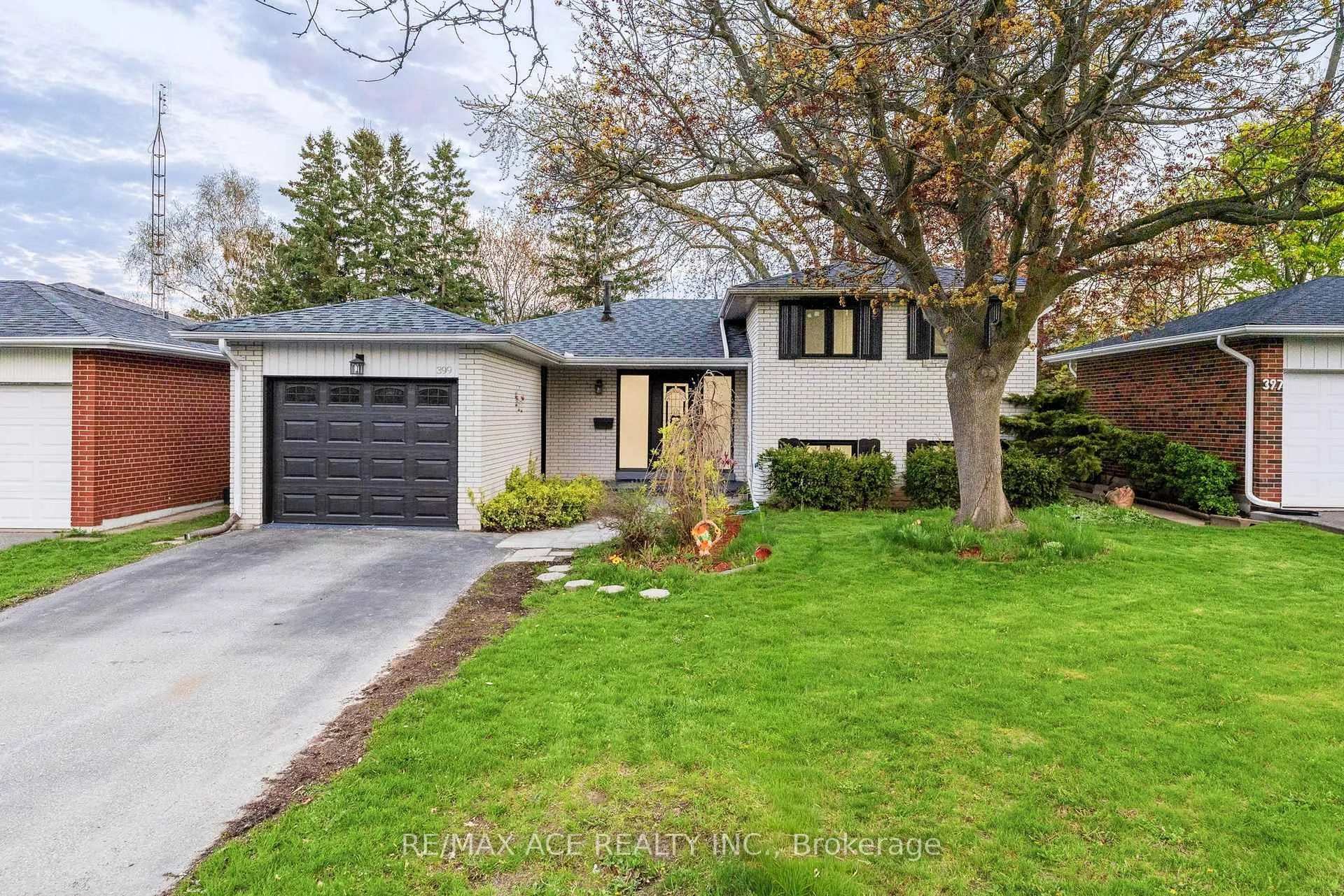 Photo 2 of 399 Lawson Road, Scarborough, Centennial Scarborough — HOMEH