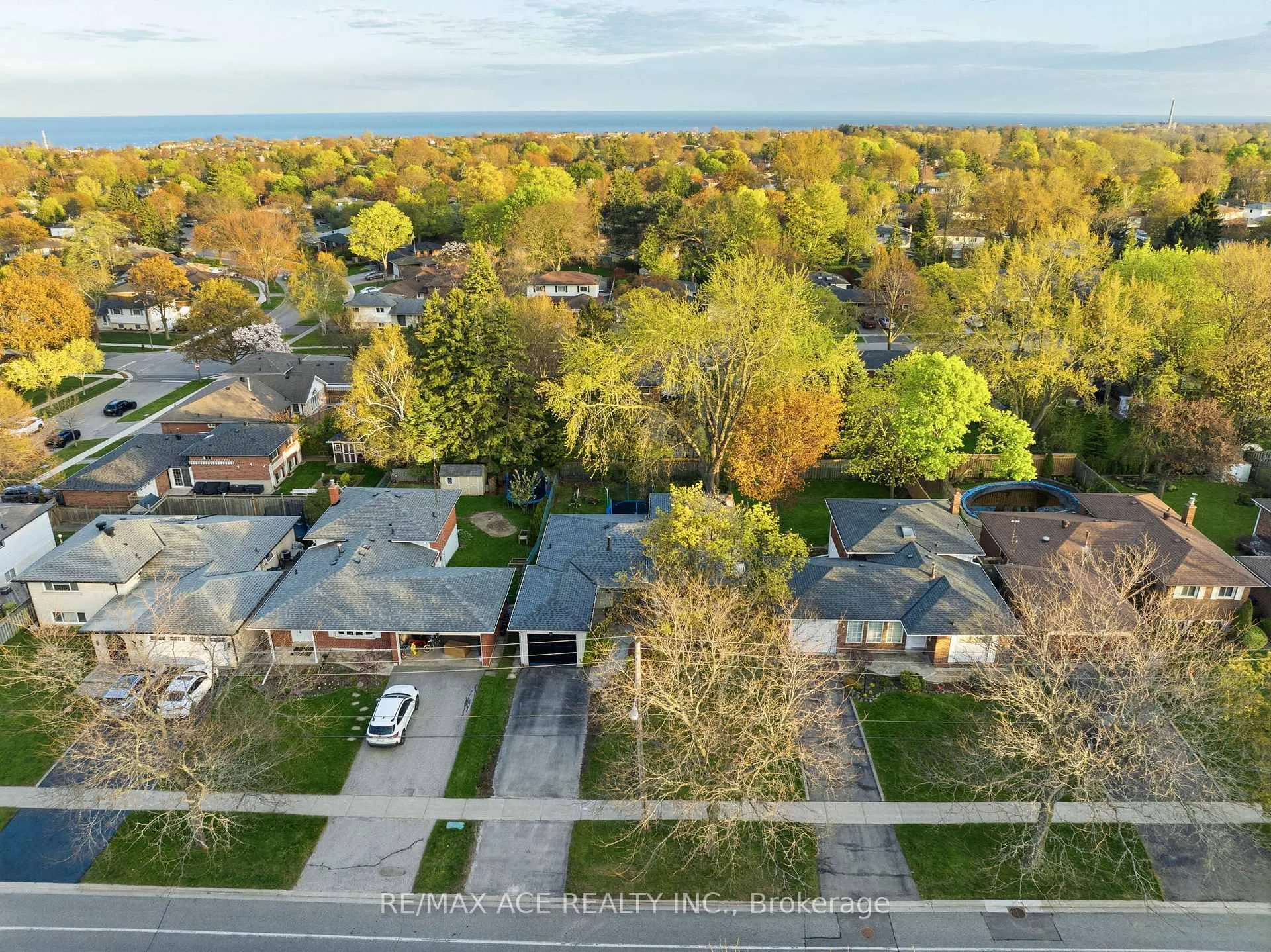 Photo 4 of 399 Lawson Road, Scarborough, Centennial Scarborough — HOMEH