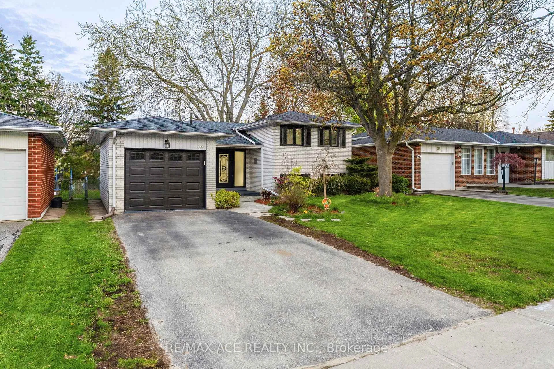 Photo 5 of 399 Lawson Road, Scarborough, Centennial Scarborough — HOMEH