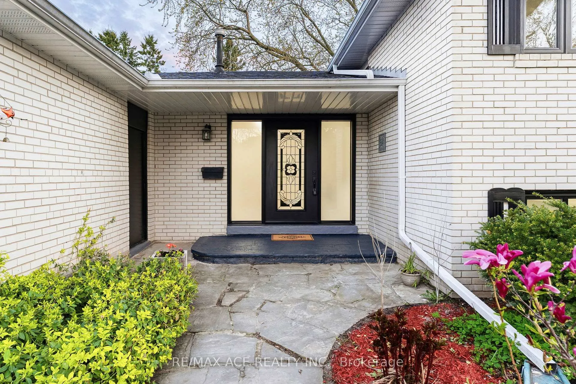 Photo 6 of 399 Lawson Road, Scarborough, Centennial Scarborough — HOMEH
