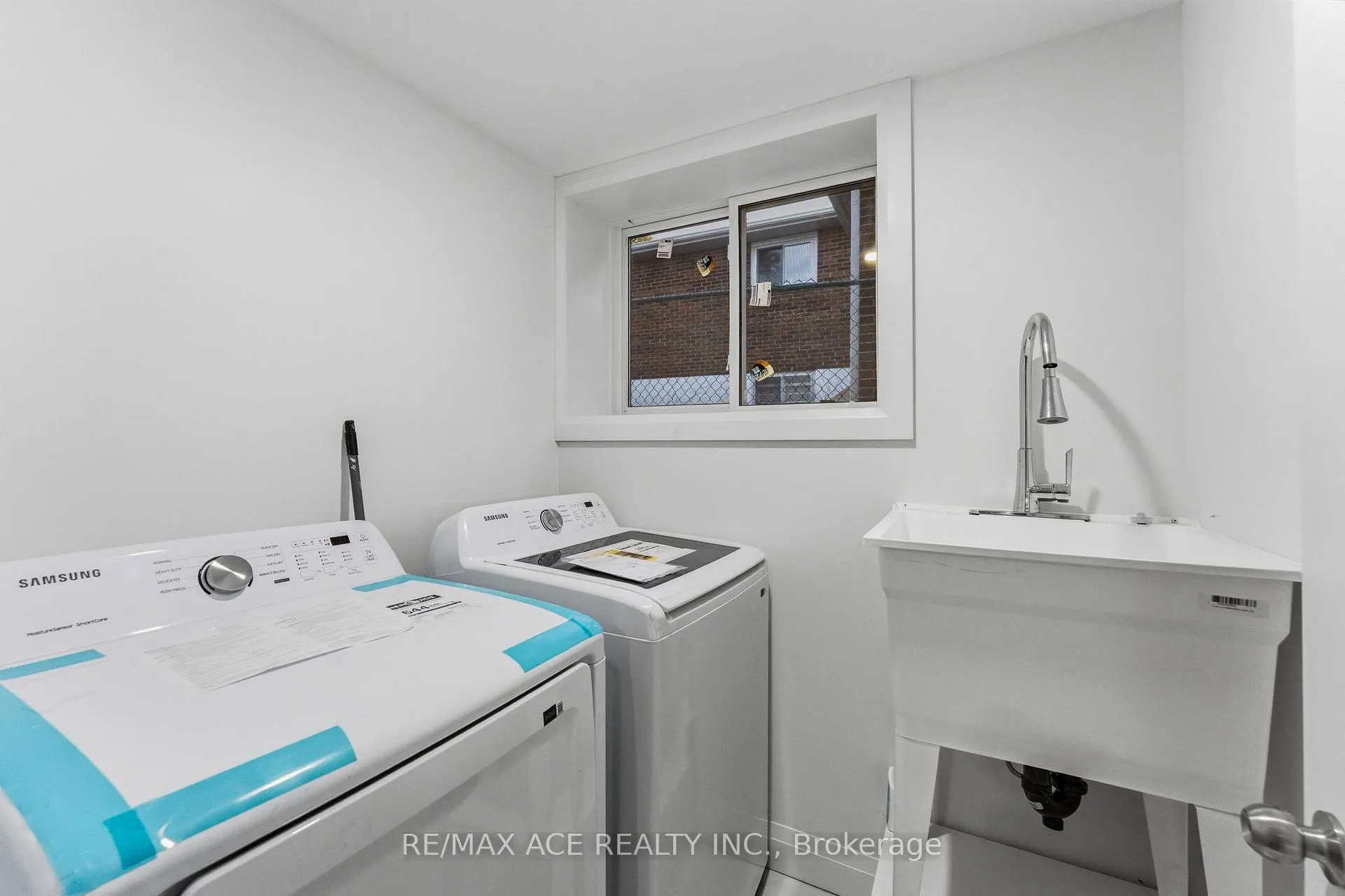 Photo 28 of 399 Lawson Road, Scarborough, Centennial Scarborough — HOMEH
