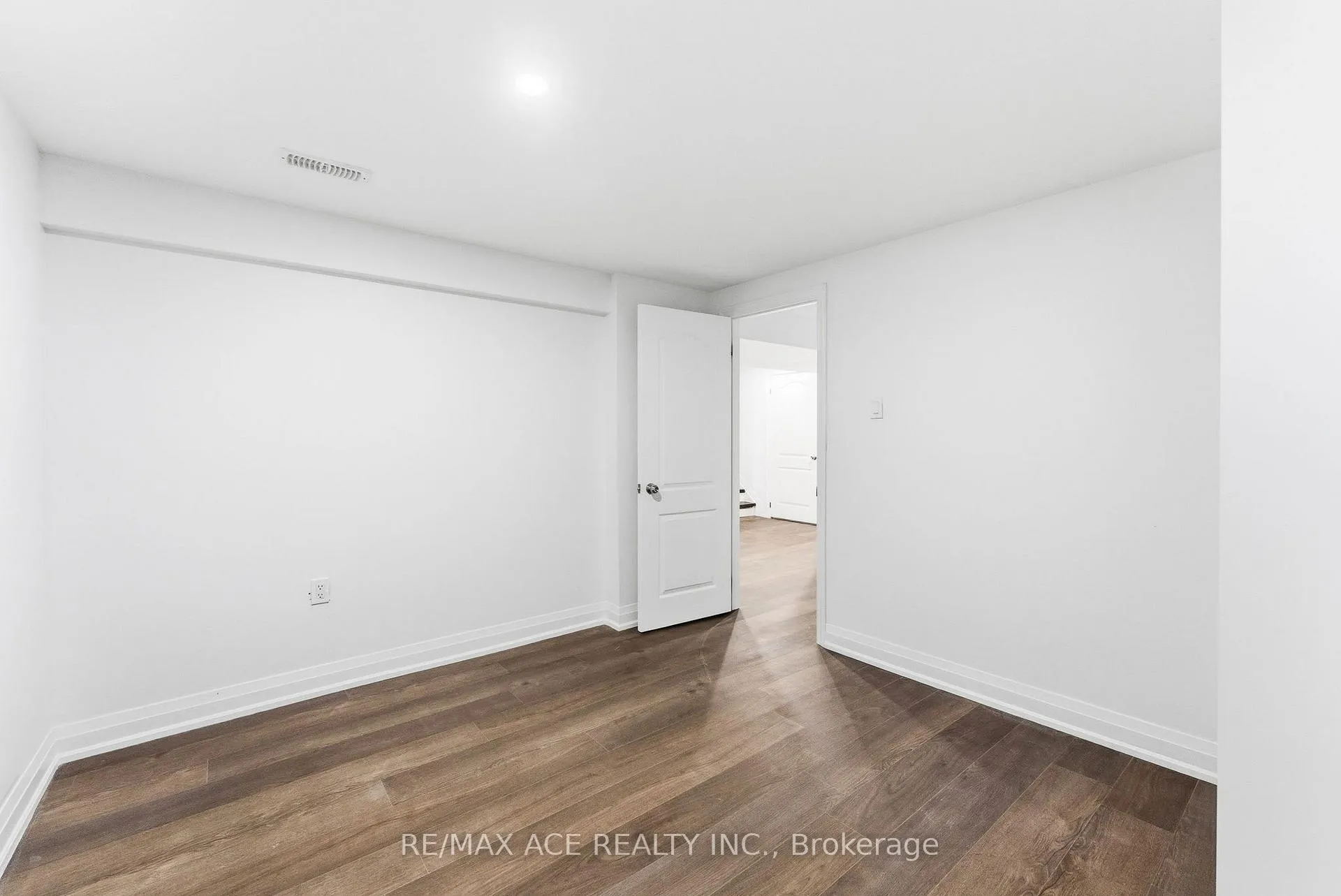 Photo 44 of 399 Lawson Road, Scarborough, Centennial Scarborough — HOMEH