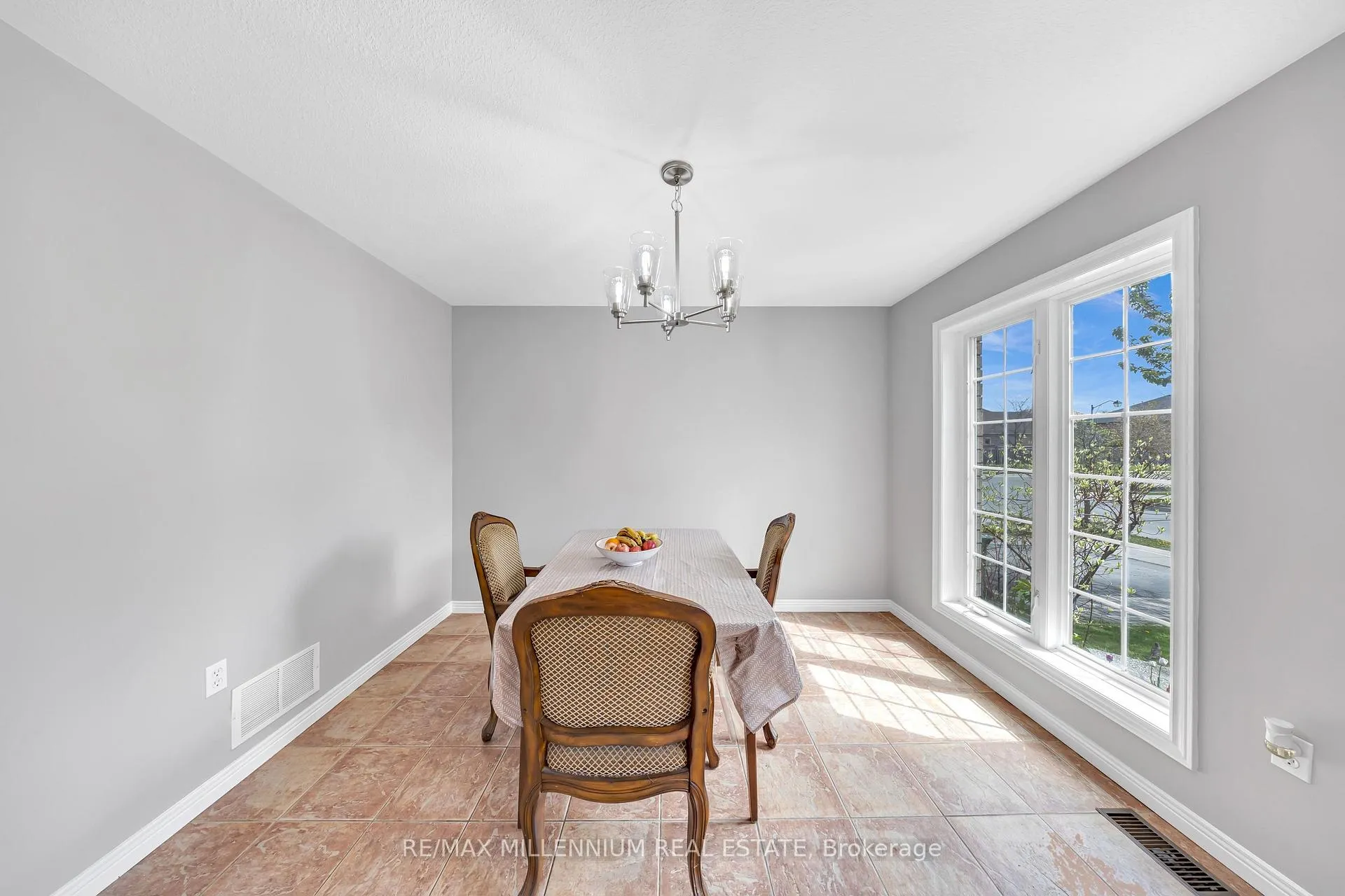 Photo 5 of 8 Bates Avenue, Hamilton, Hannon — HOMEH